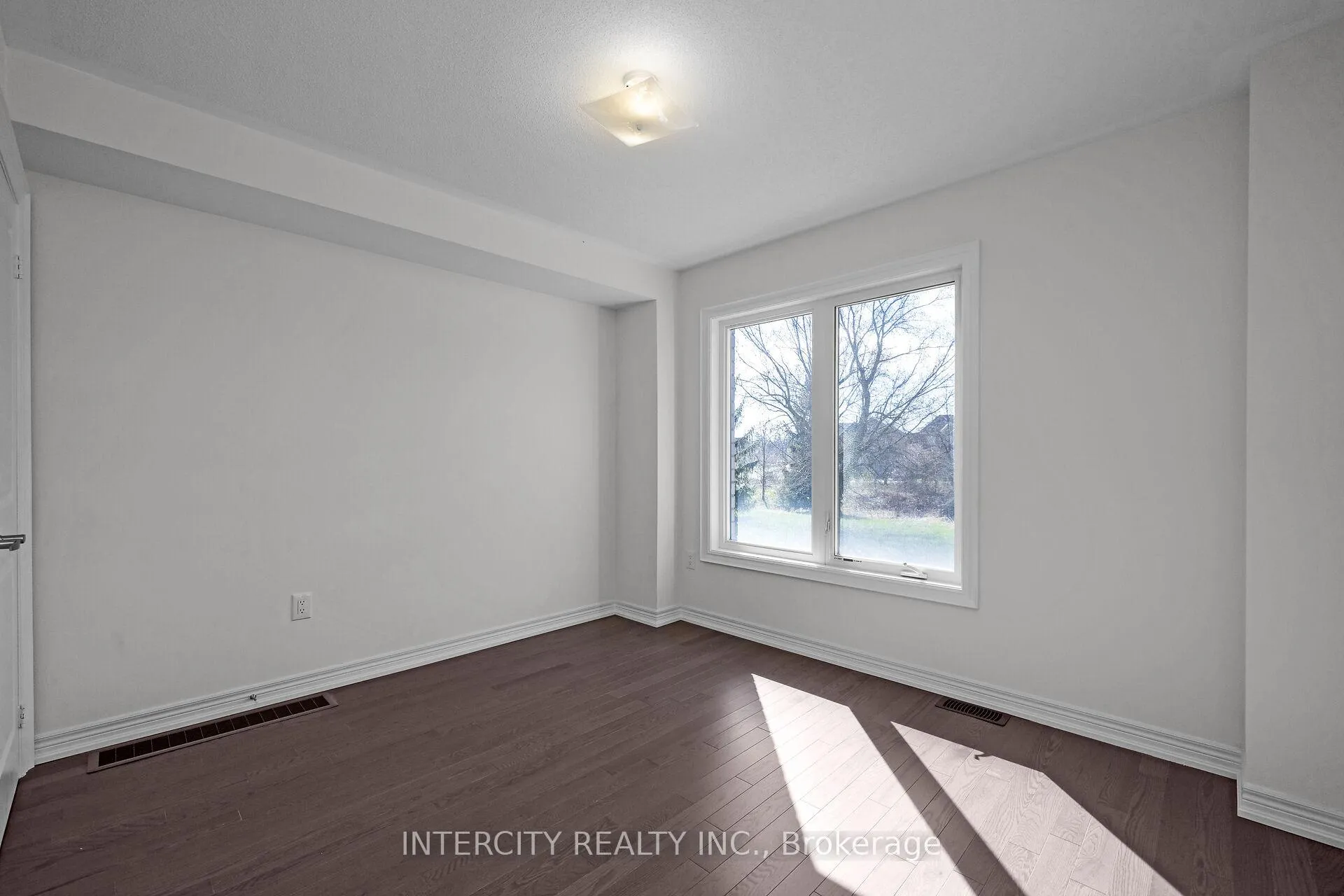 Photo 4 of Unit 30, 28 Queenpost Drive, Brampton, Credit Valley — HOMEH