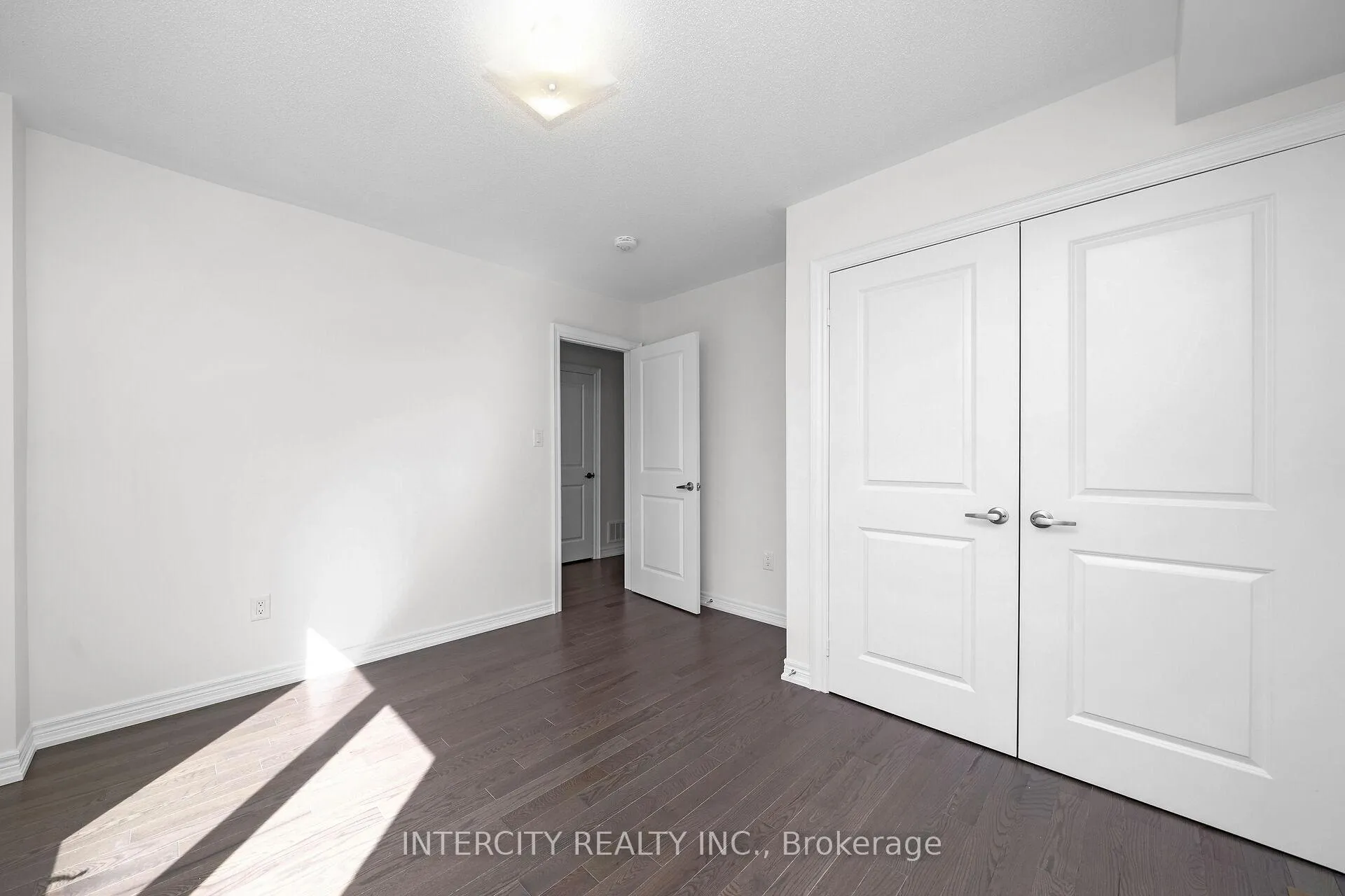 Photo 5 of Unit 30, 28 Queenpost Drive, Brampton, Credit Valley — HOMEH