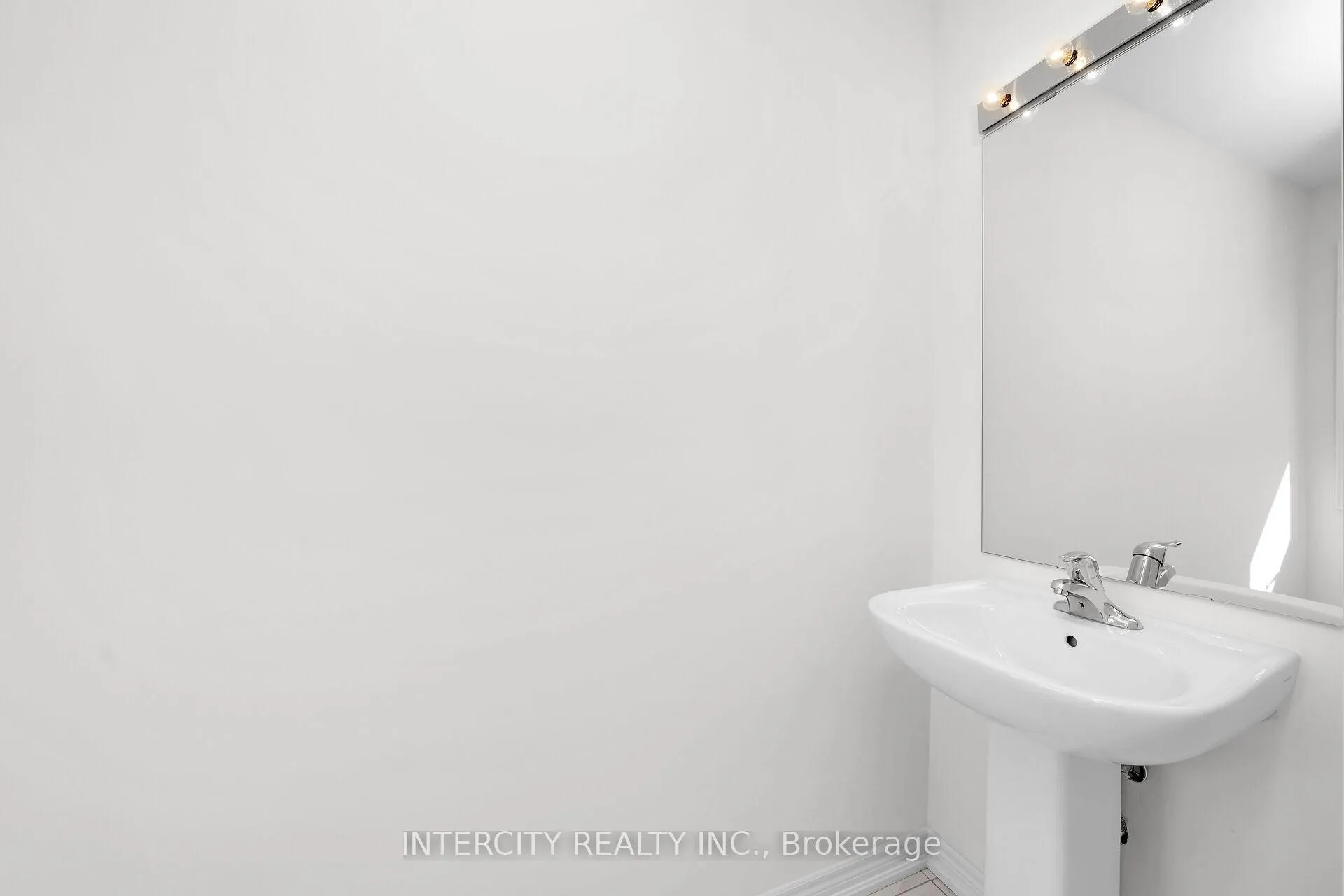 Photo 6 of Unit 30, 28 Queenpost Drive, Brampton, Credit Valley — HOMEH