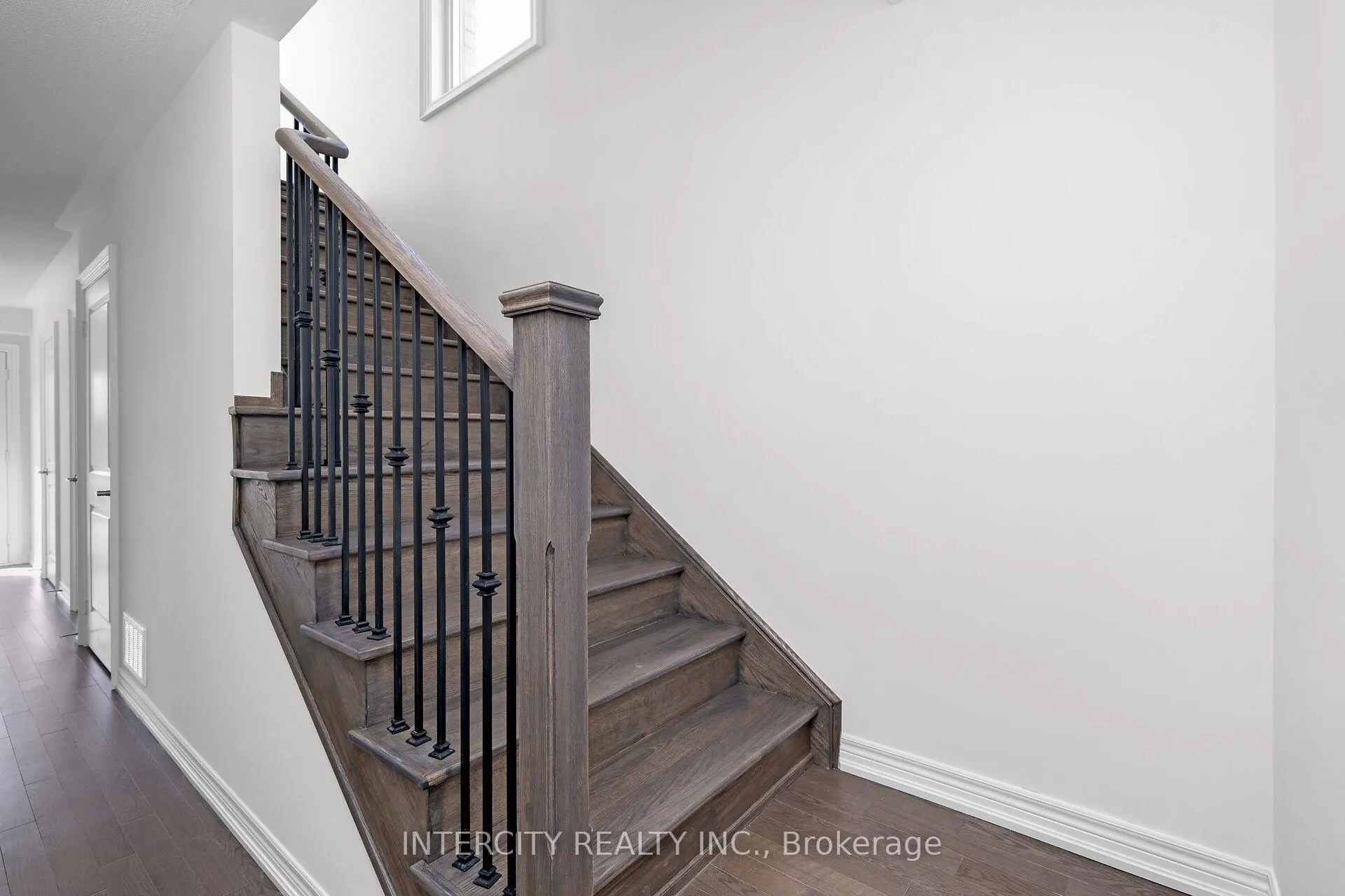 Photo 8 of Unit 30, 28 Queenpost Drive, Brampton, Credit Valley — HOMEH
