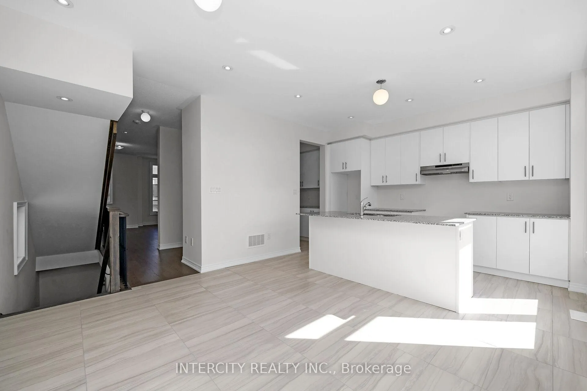 Photo 10 of Unit 30, 28 Queenpost Drive, Brampton, Credit Valley — HOMEH