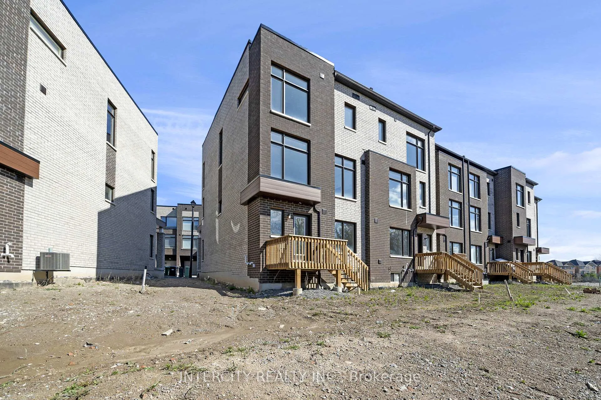 Photo 32 of Unit 30, 28 Queenpost Drive, Brampton, Credit Valley — HOMEH