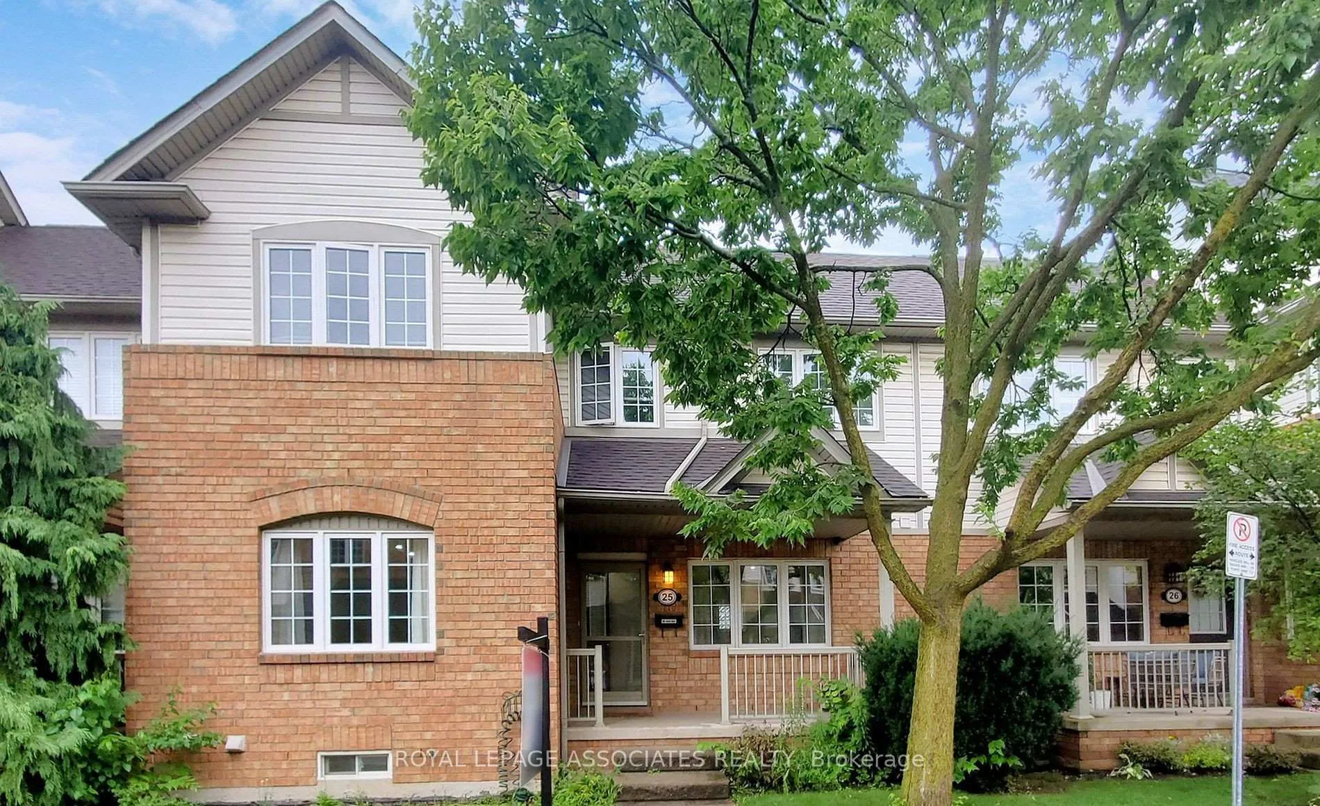 Photo 3 of Unit 25, 100 Beddoe Drive, Hamilton, Kirkendall — HOMEH