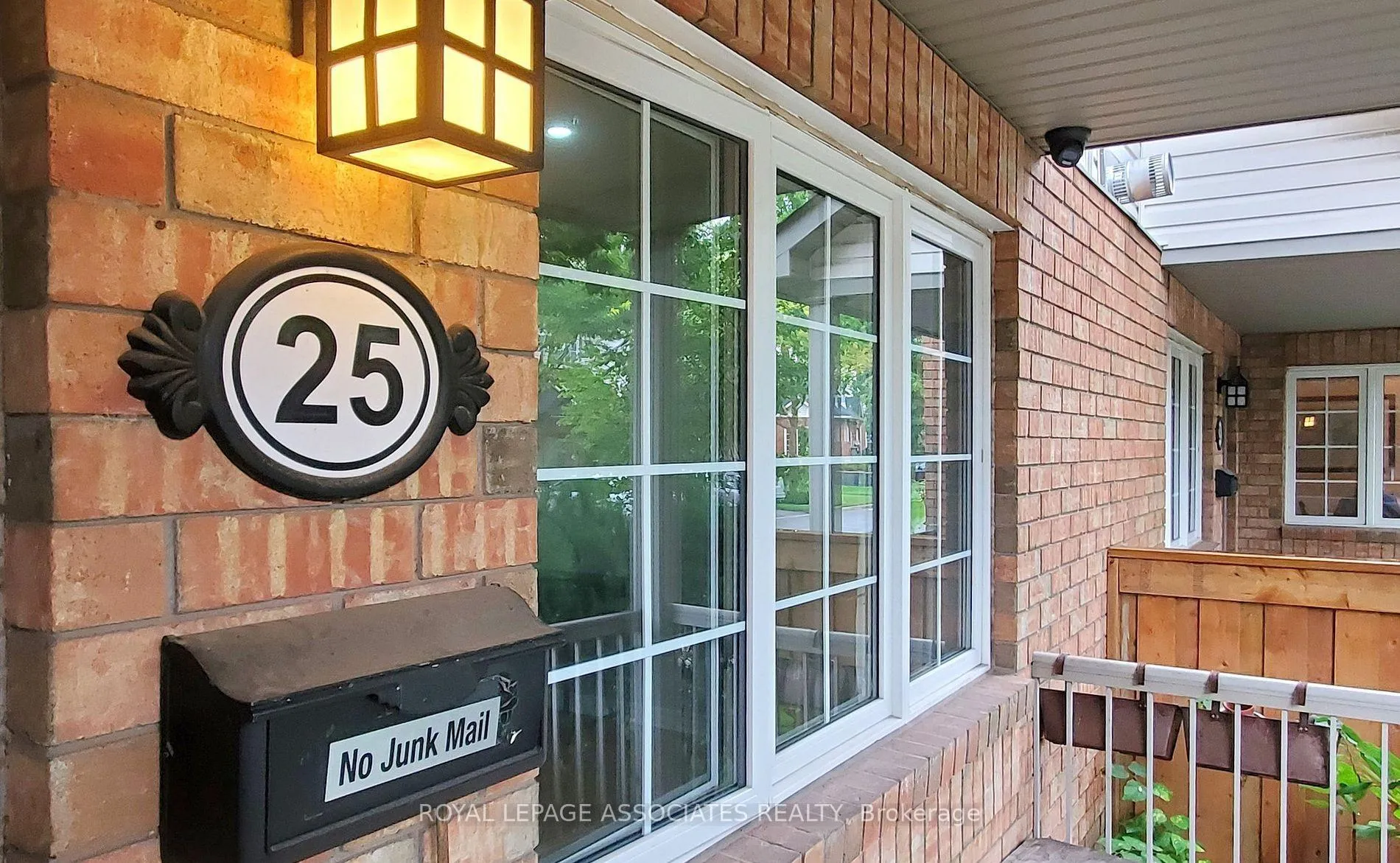 Photo 4 of Unit 25, 100 Beddoe Drive, Hamilton, Kirkendall — HOMEH