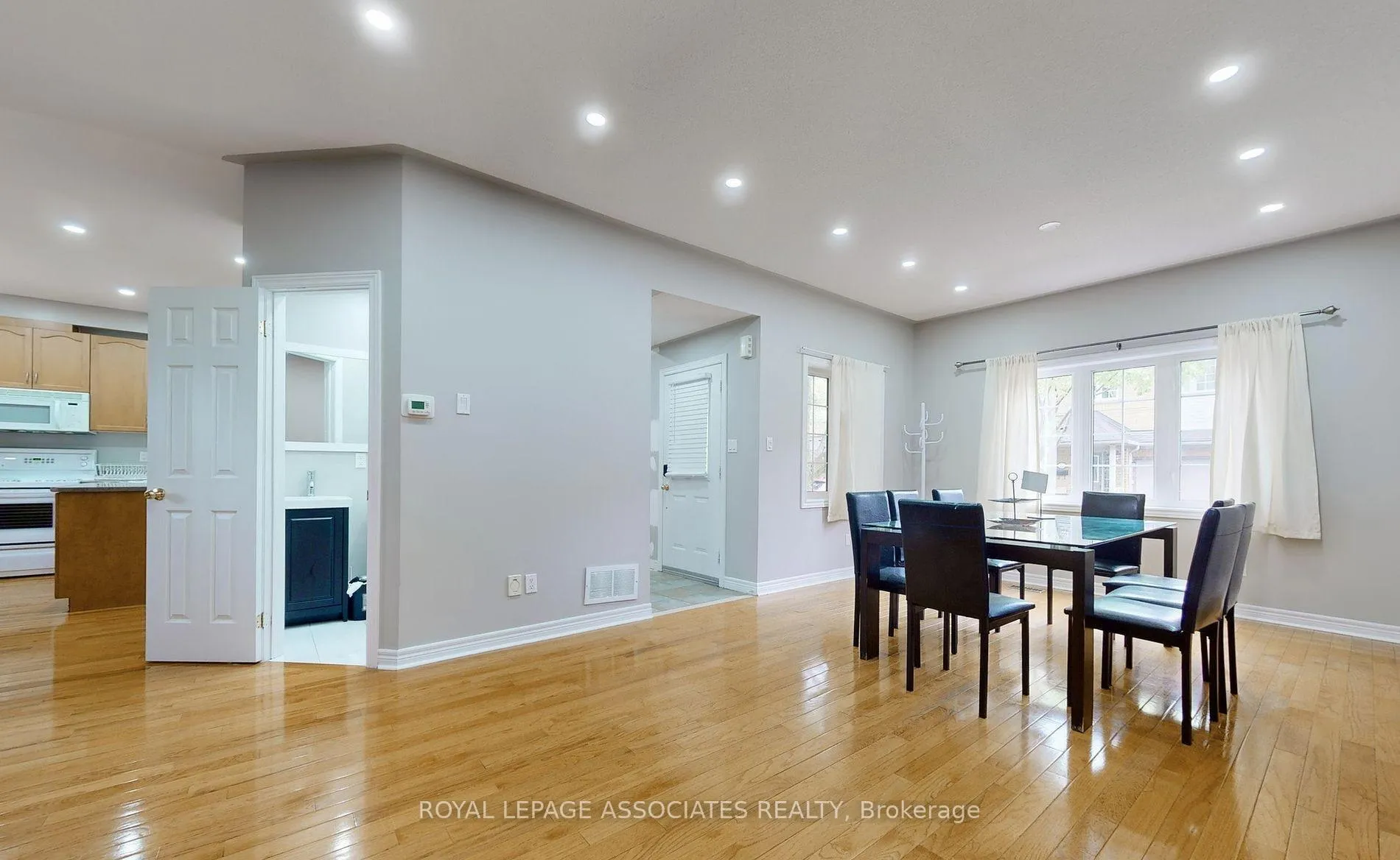 Photo 5 of Unit 25, 100 Beddoe Drive, Hamilton, Kirkendall — HOMEH