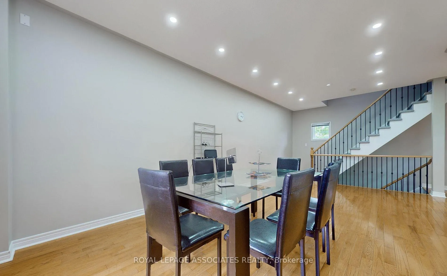 Photo 8 of Unit 25, 100 Beddoe Drive, Hamilton, Kirkendall — HOMEH