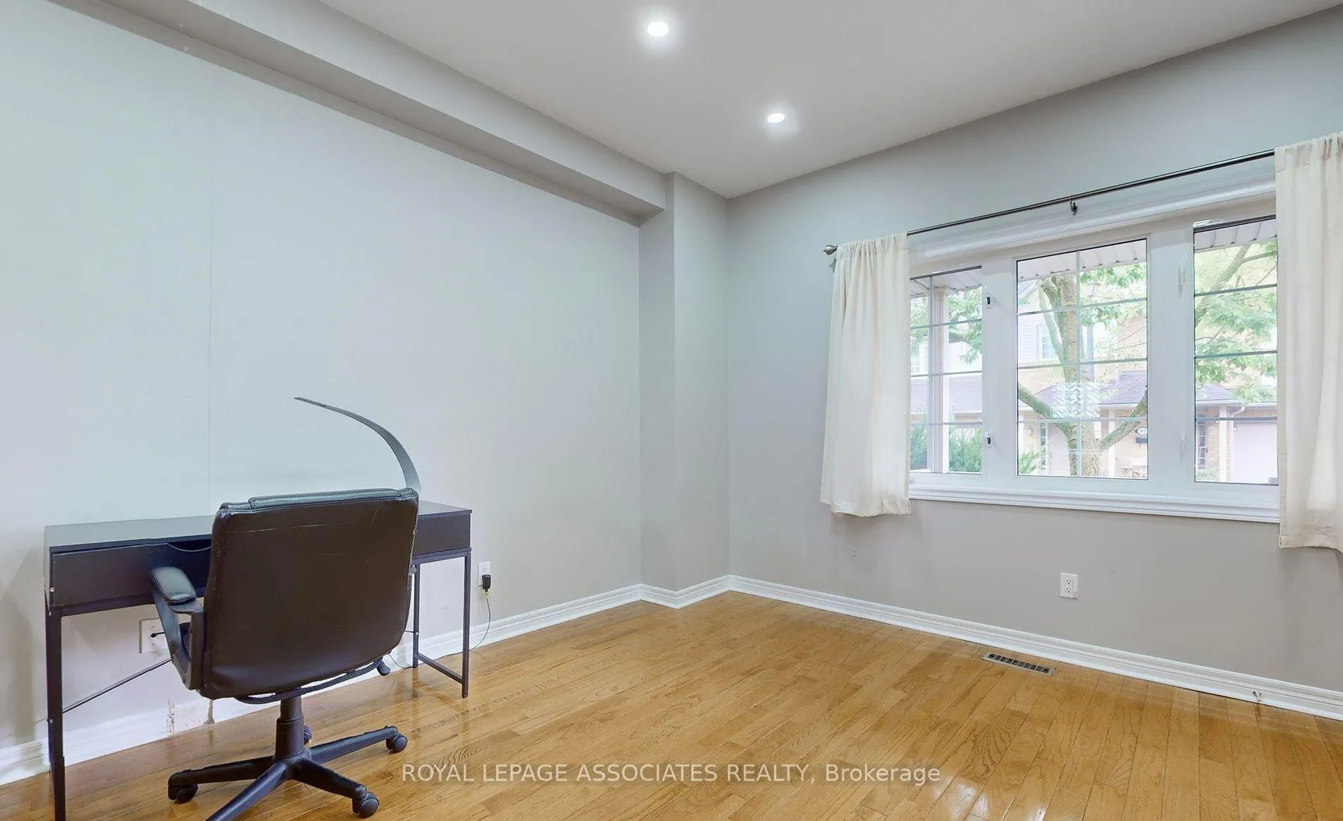 Photo 10 of Unit 25, 100 Beddoe Drive, Hamilton, Kirkendall — HOMEH