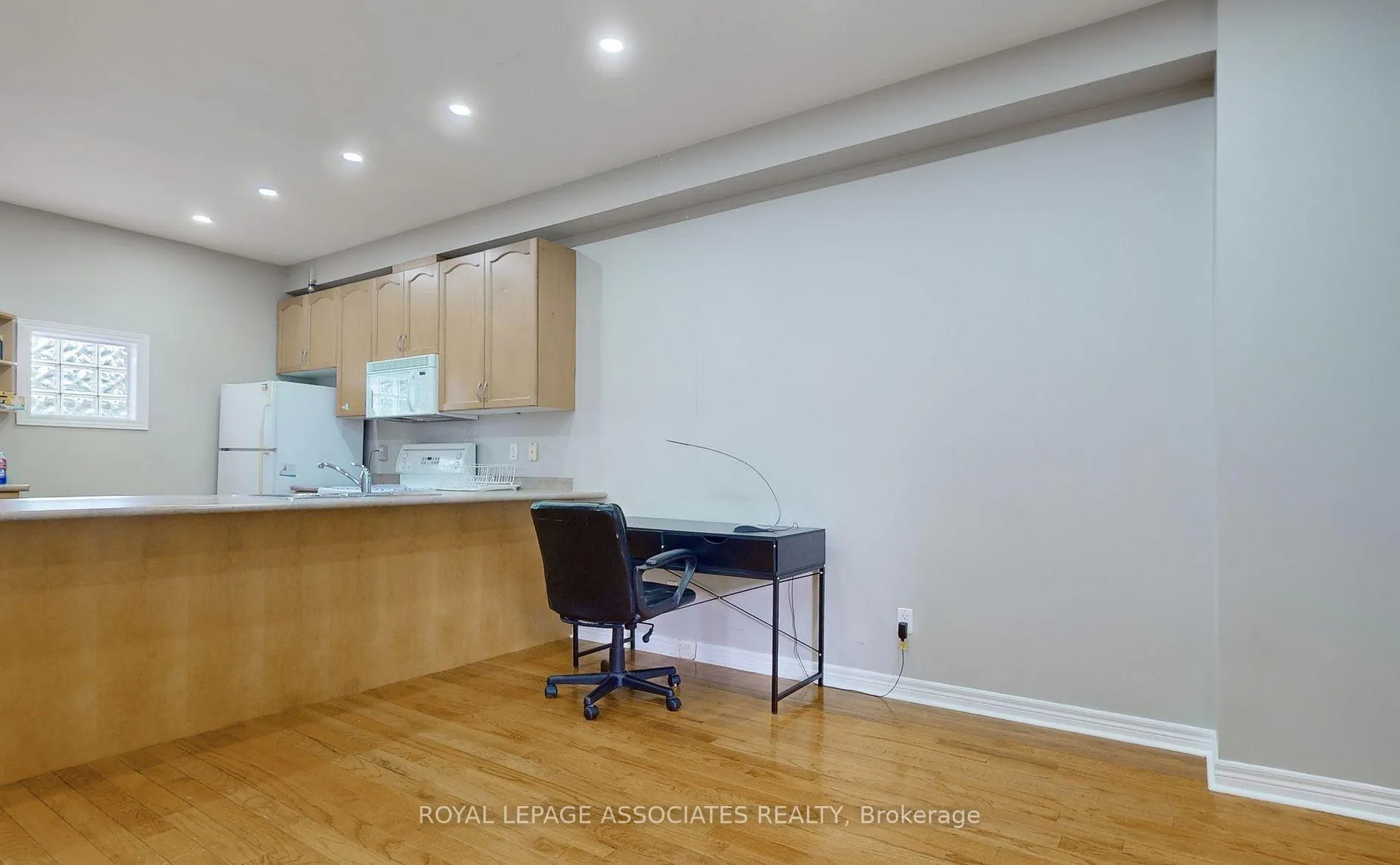 Photo 11 of Unit 25, 100 Beddoe Drive, Hamilton, Kirkendall — HOMEH