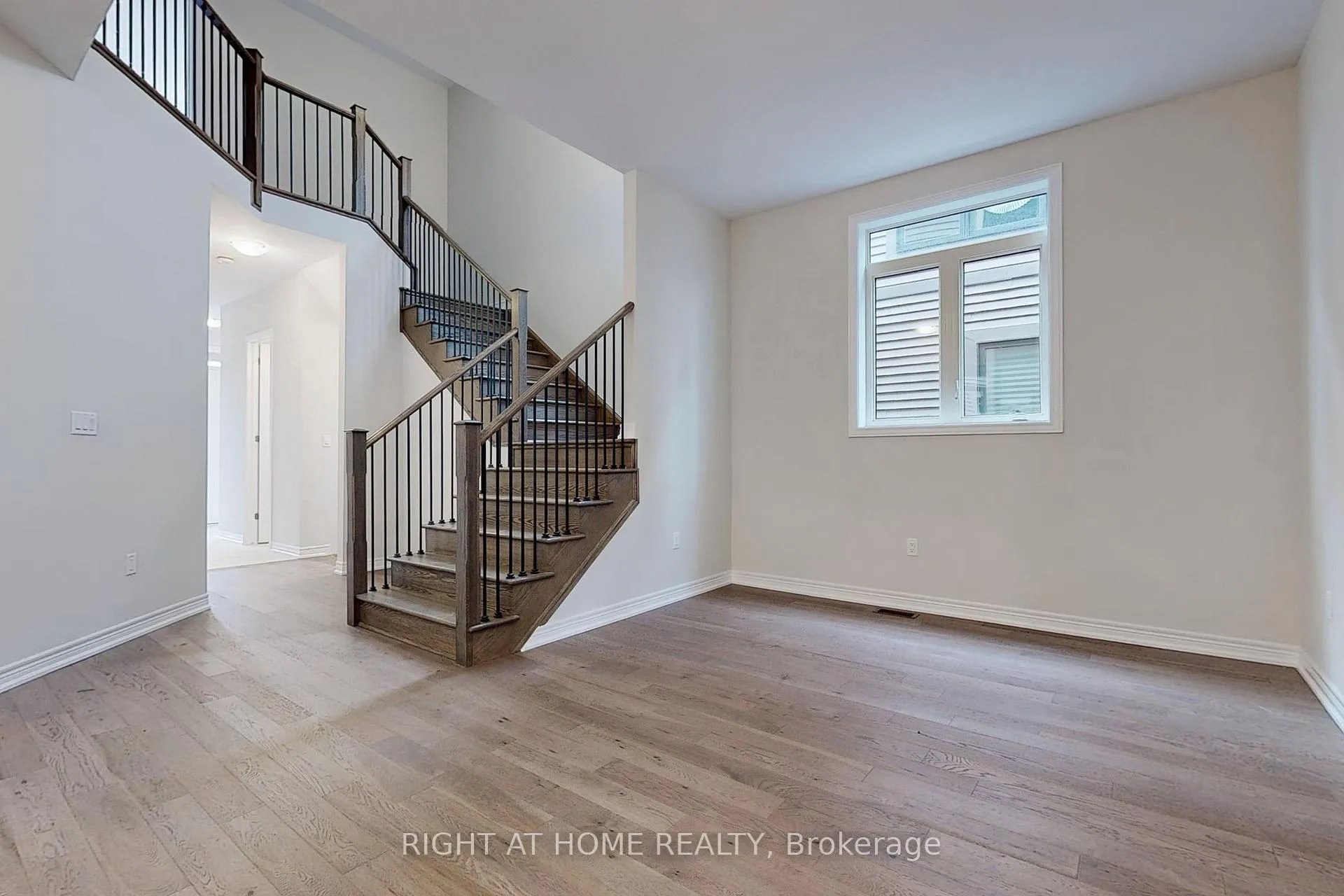 Photo 2 of 91 Starfire Crescent, Hamilton, Fruitland — HOMEH