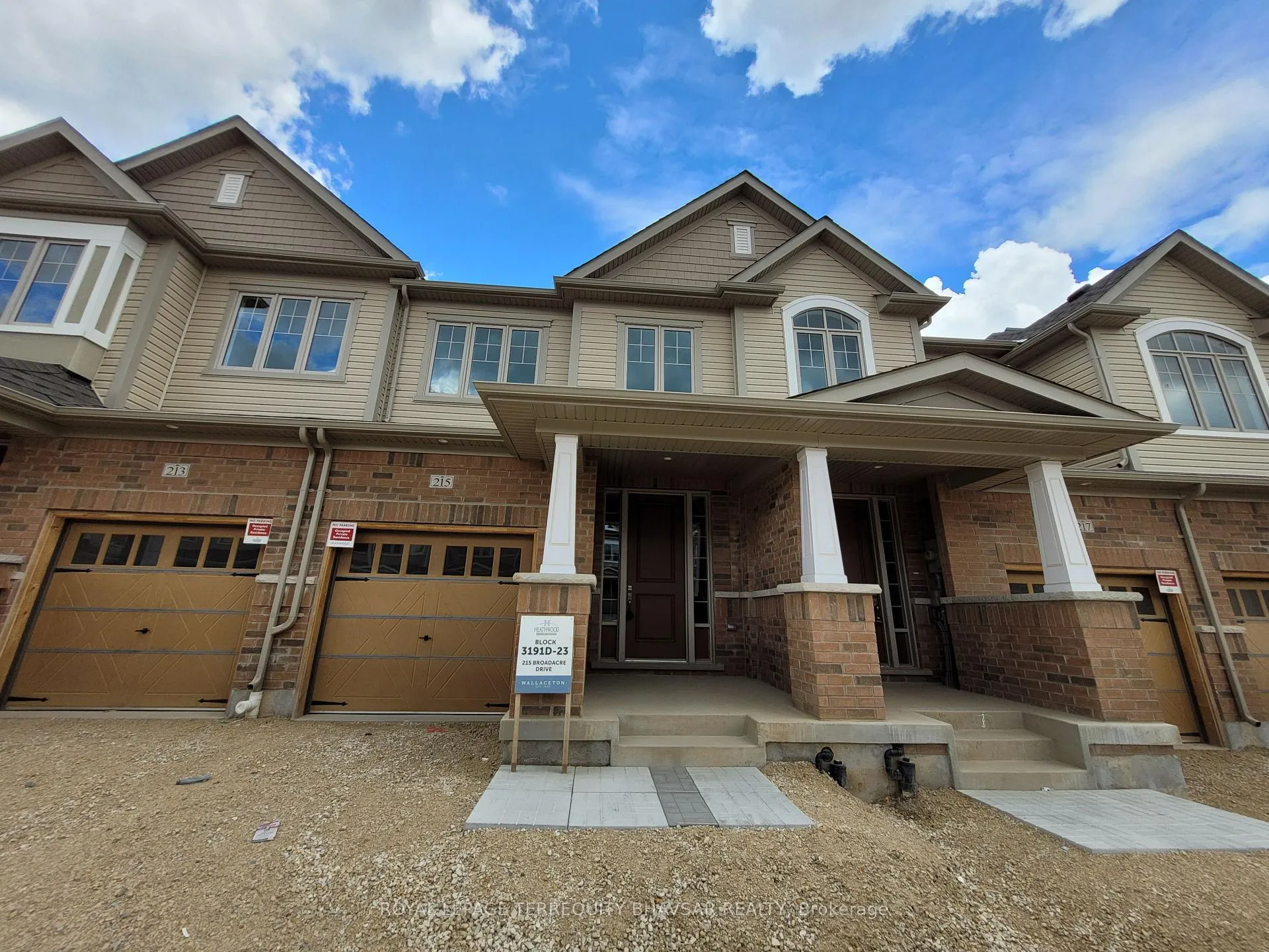 Photo 3 of 215 Broadacre Drive, Kitchener — HOMEH