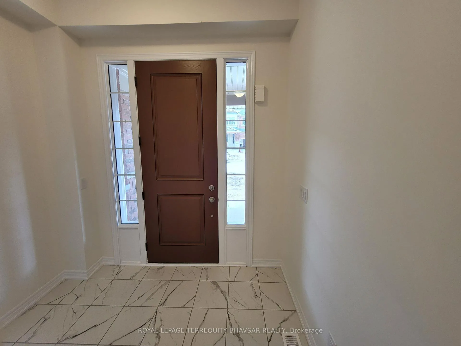 Photo 4 of 215 Broadacre Drive, Kitchener — HOMEH