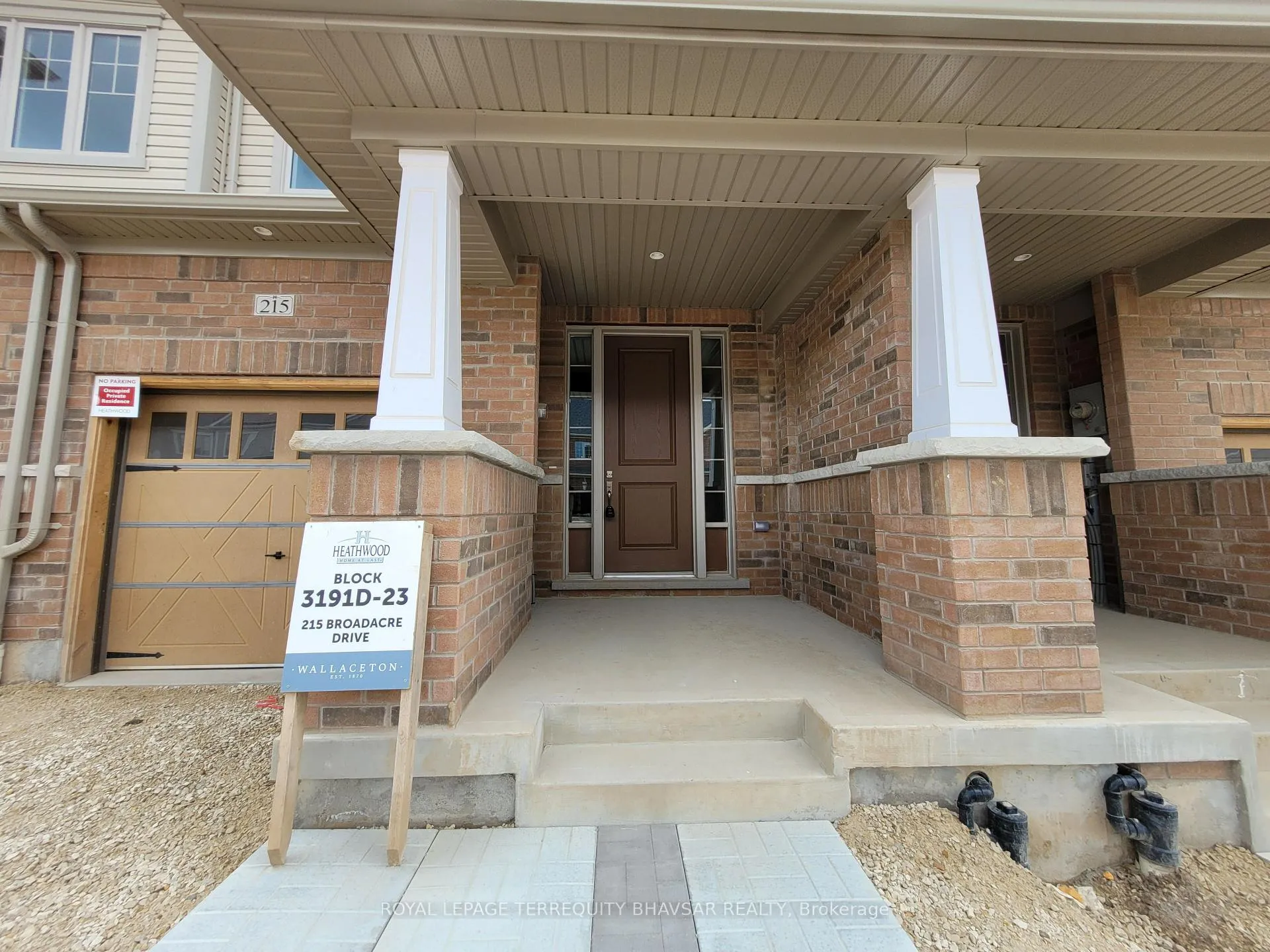 Photo 5 of 215 Broadacre Drive, Kitchener — HOMEH