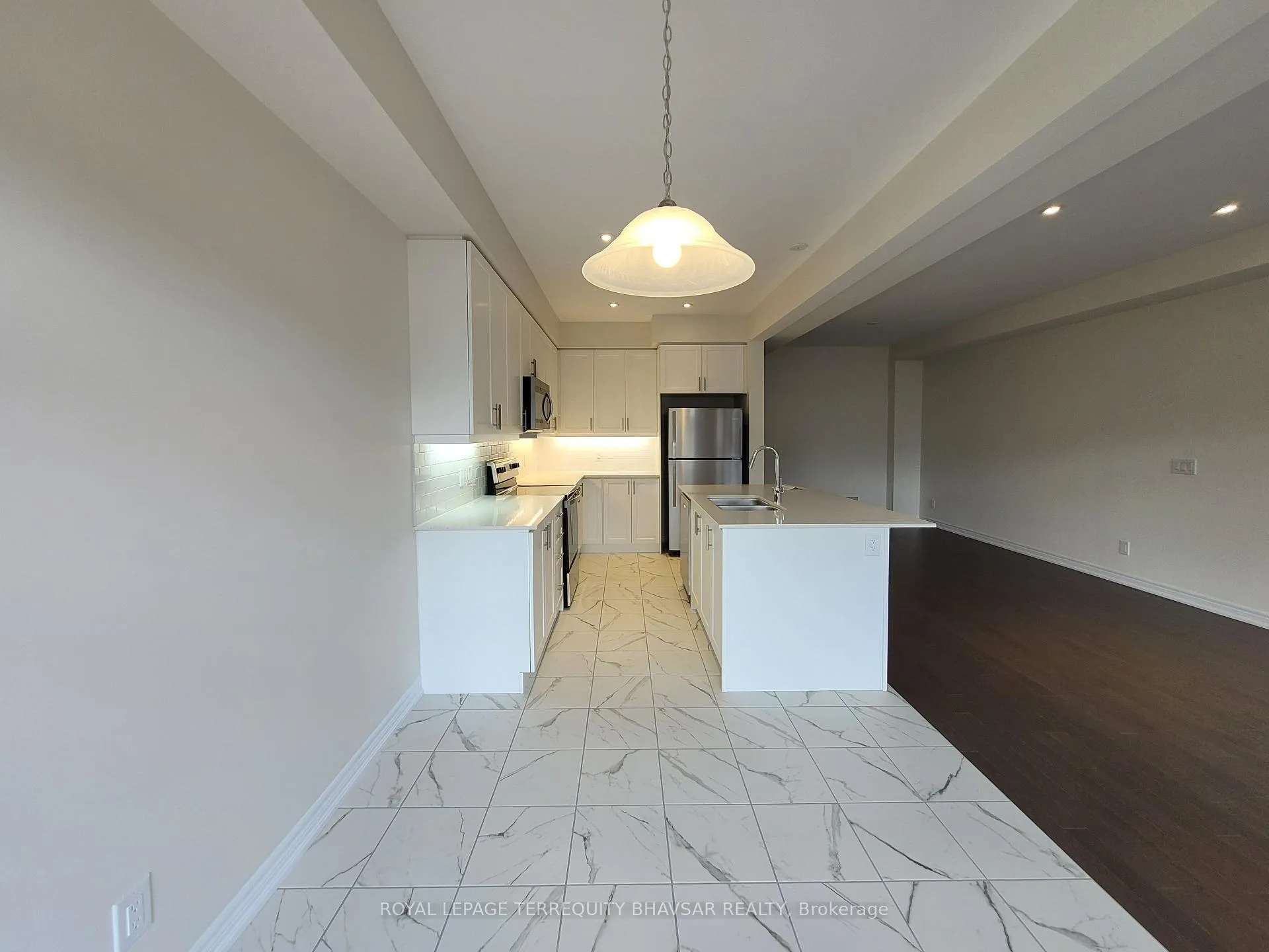 Photo 10 of 215 Broadacre Drive, Kitchener — HOMEH