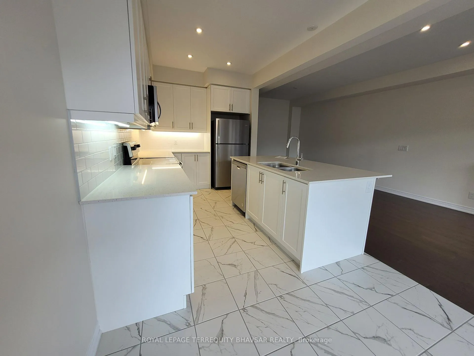 Photo 11 of 215 Broadacre Drive, Kitchener — HOMEH