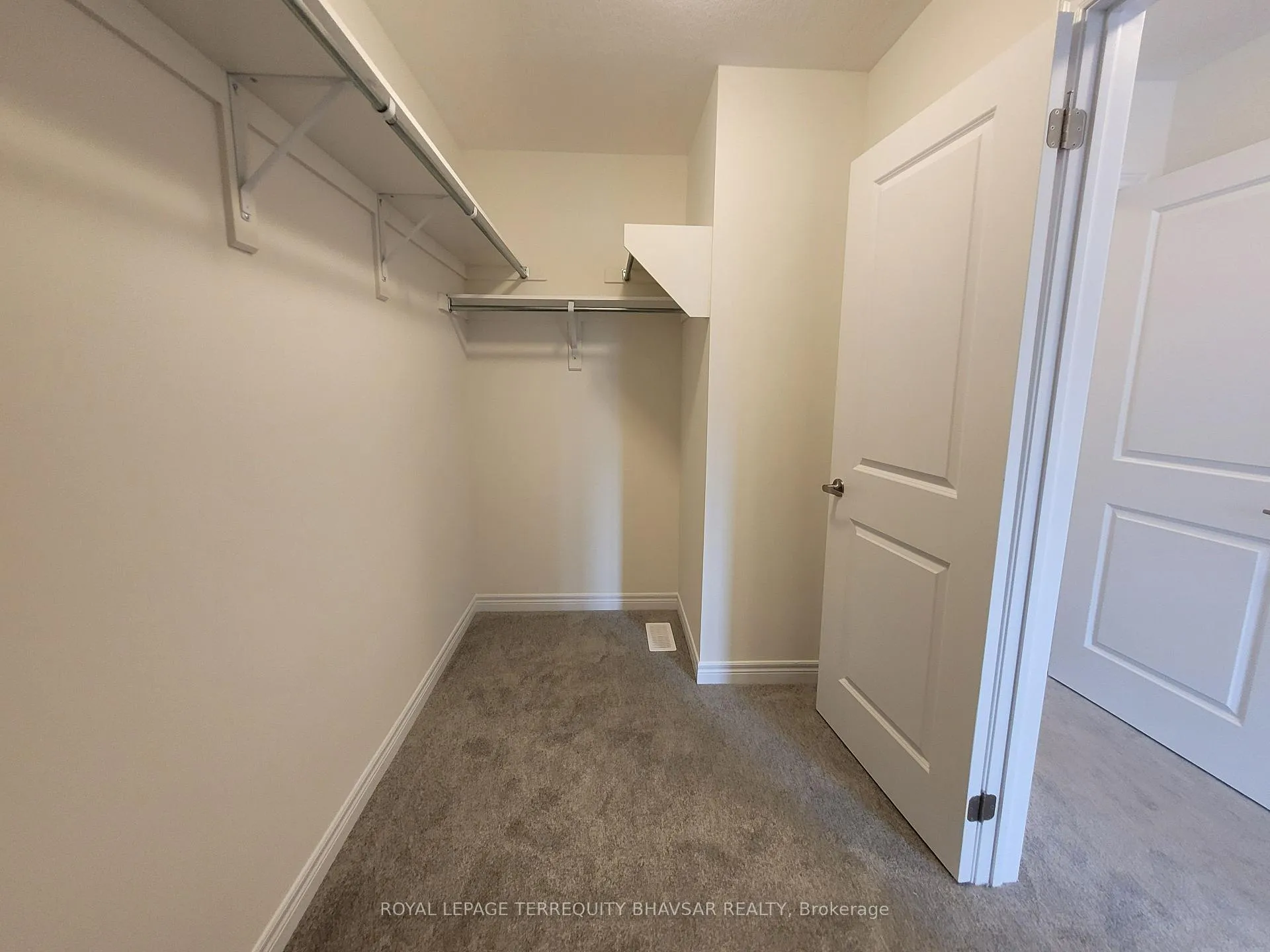 Photo 19 of 215 Broadacre Drive, Kitchener — HOMEH