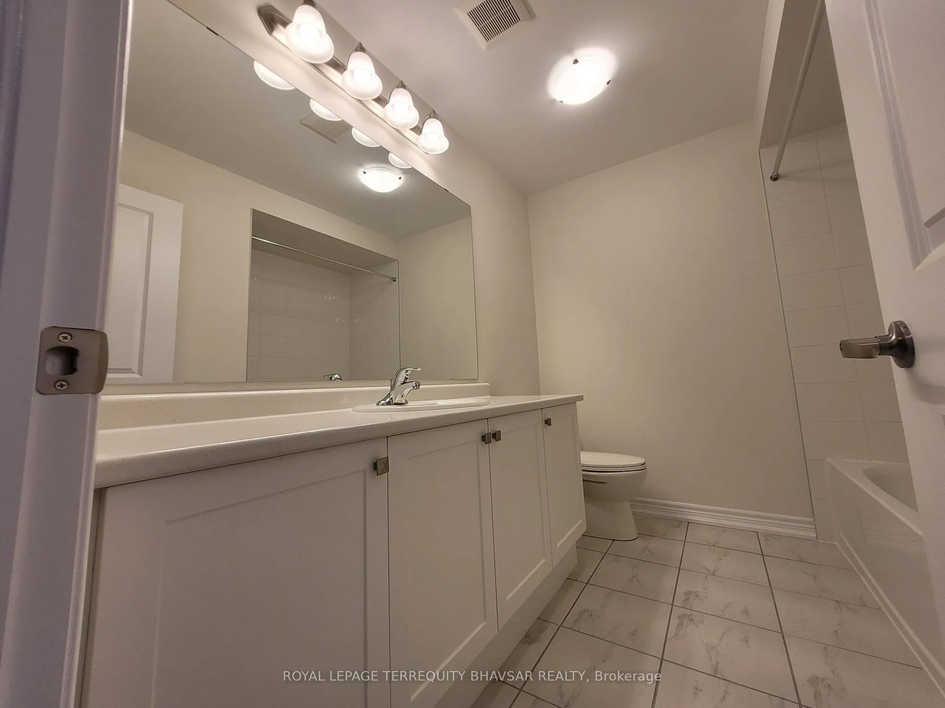 Photo 30 of 215 Broadacre Drive, Kitchener — HOMEH