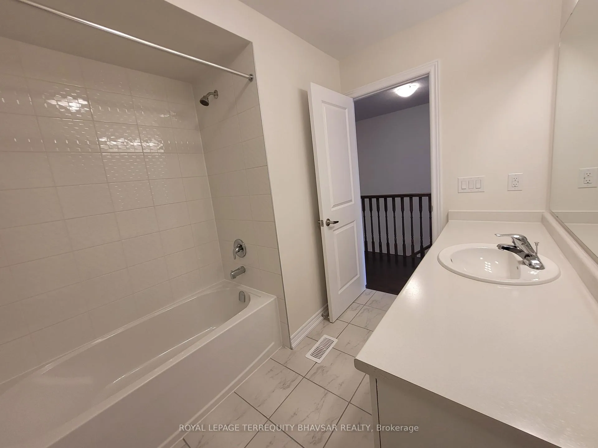 Photo 31 of 215 Broadacre Drive, Kitchener — HOMEH