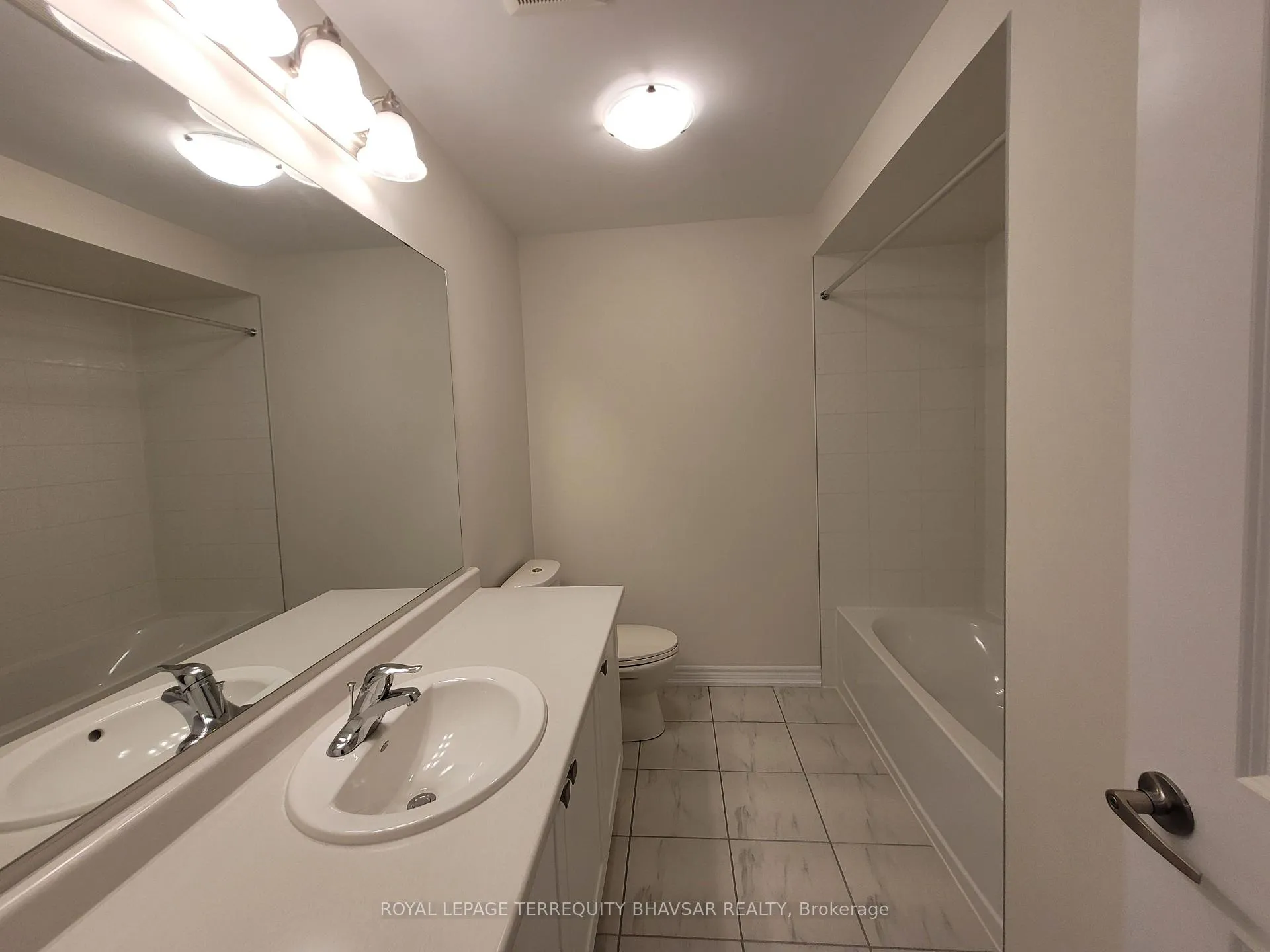 Photo 33 of 215 Broadacre Drive, Kitchener — HOMEH