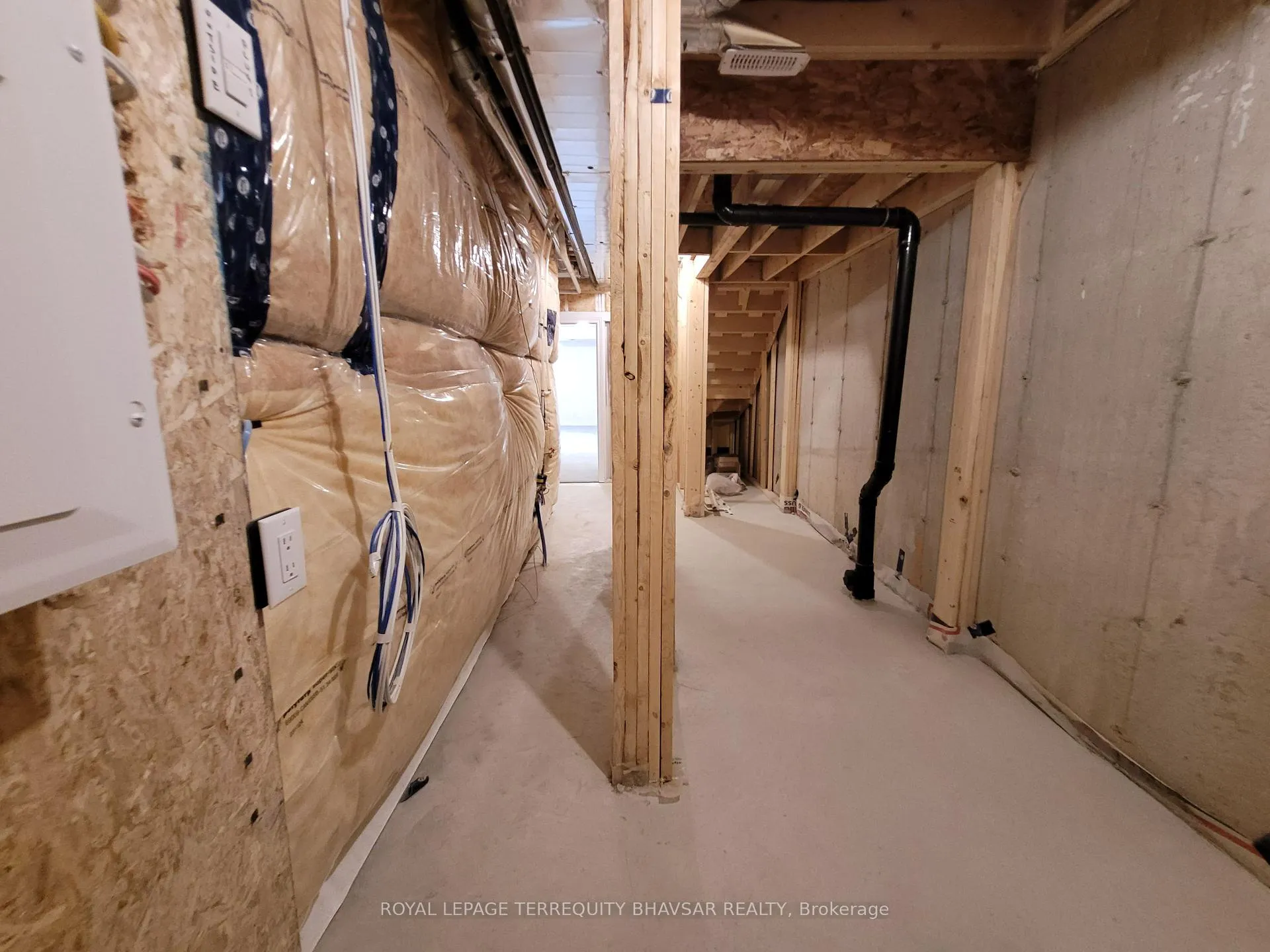 Photo 38 of 215 Broadacre Drive, Kitchener — HOMEH