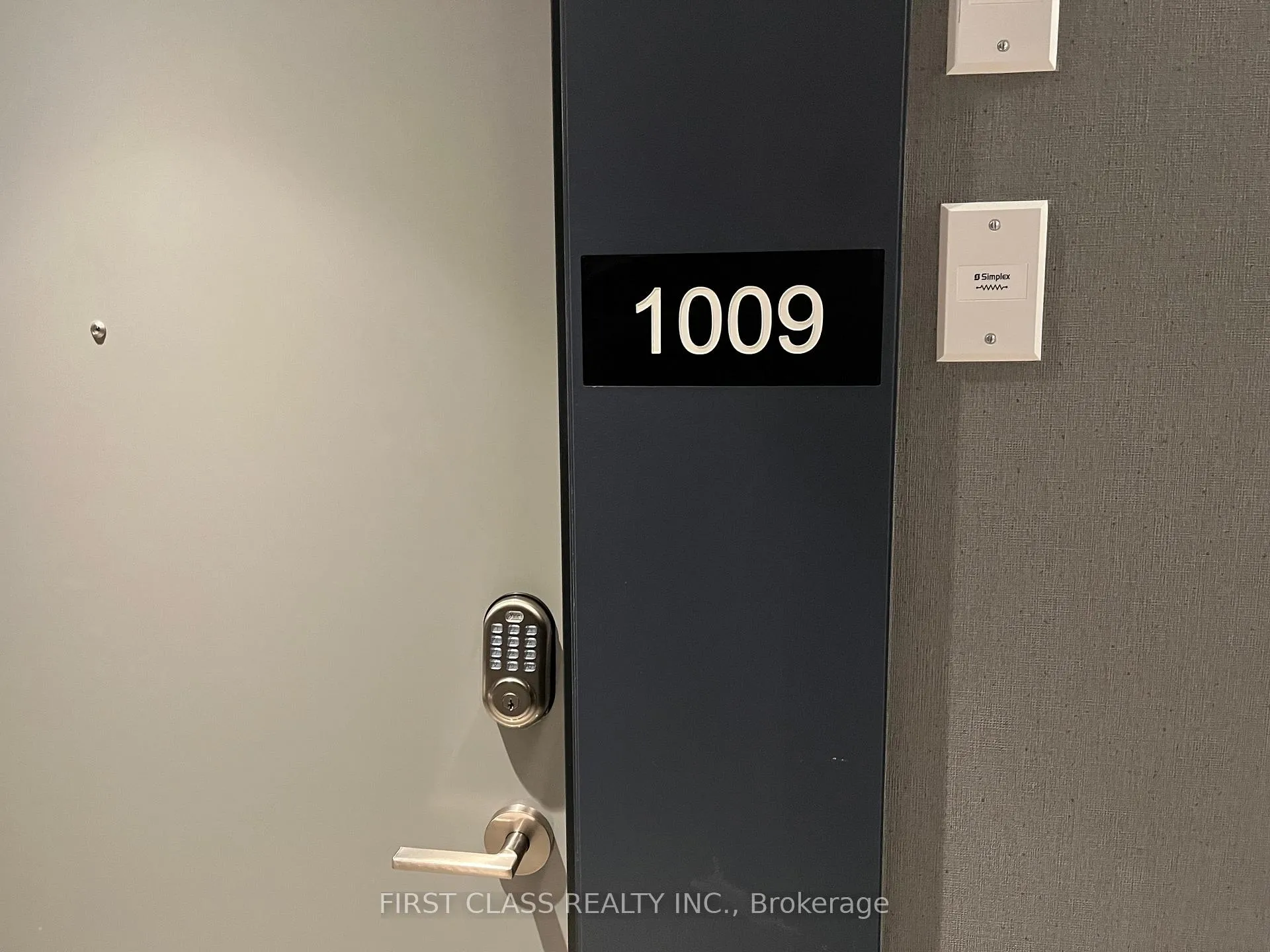 Front of Unit 1009, 50 Upper Mall Way
