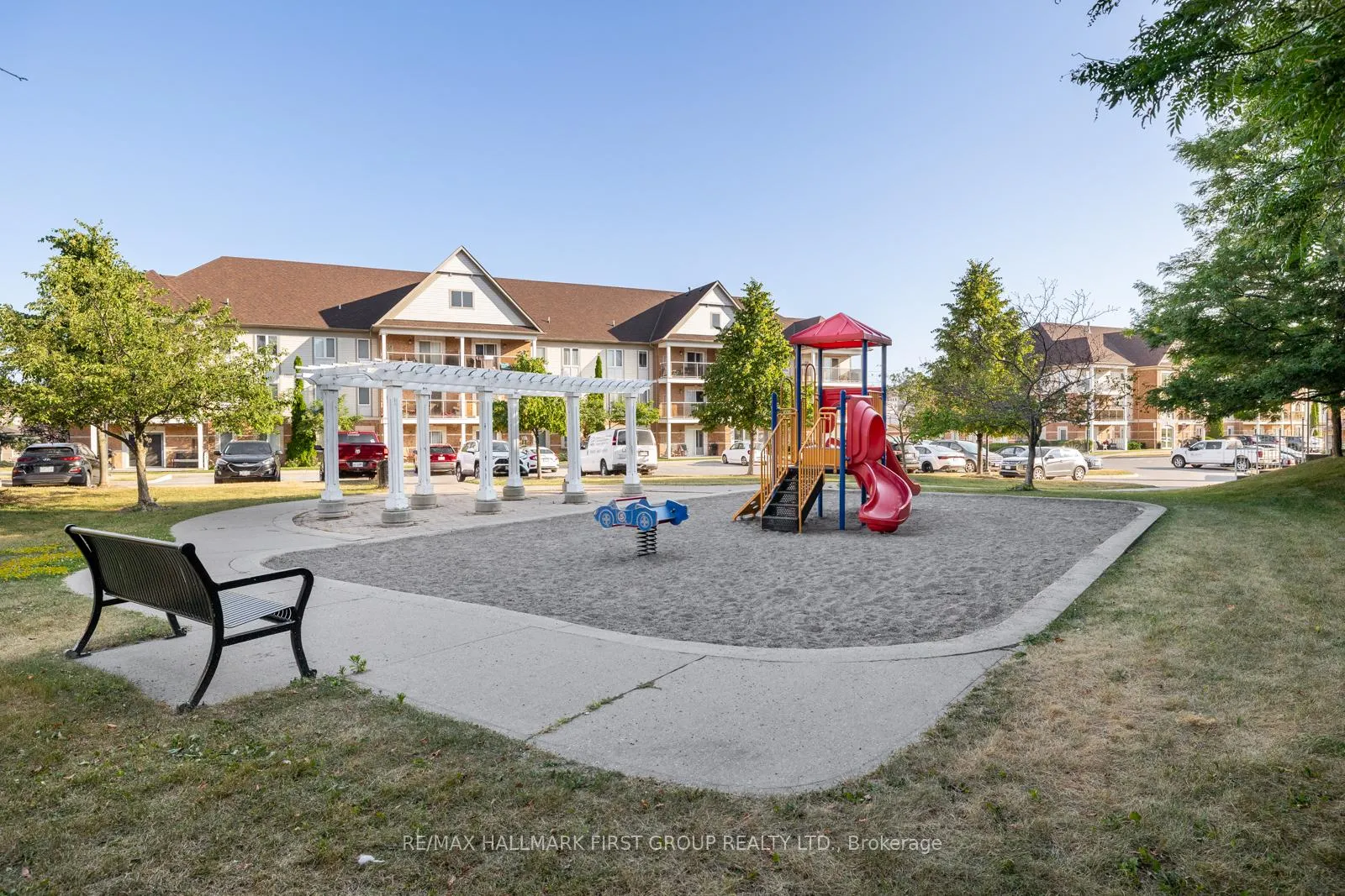 Photo 4 of Unit 309, 136 Aspen Springs Drive, Clarington, Bowmanville — HOMEH