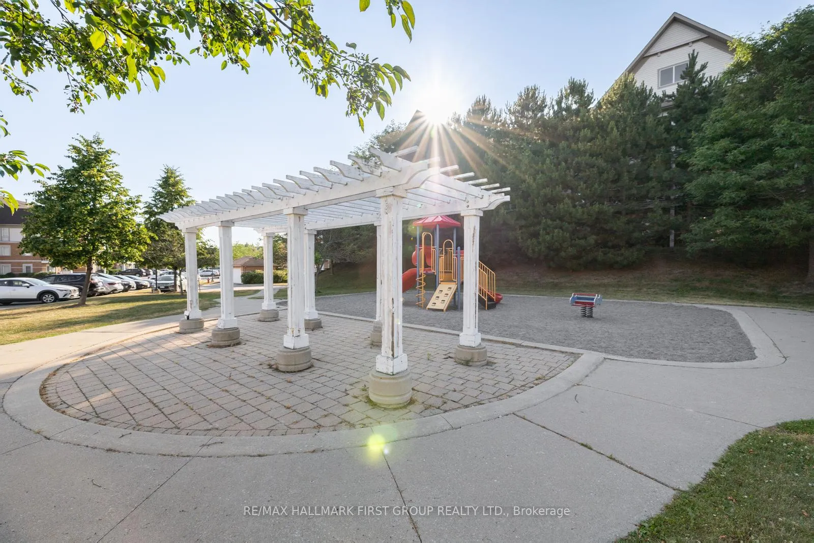 Photo 5 of Unit 309, 136 Aspen Springs Drive, Clarington, Bowmanville — HOMEH