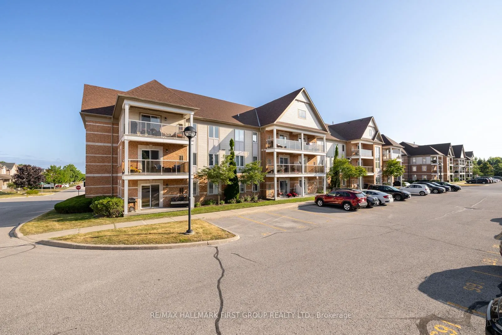 Photo 7 of Unit 309, 136 Aspen Springs Drive, Clarington, Bowmanville — HOMEH