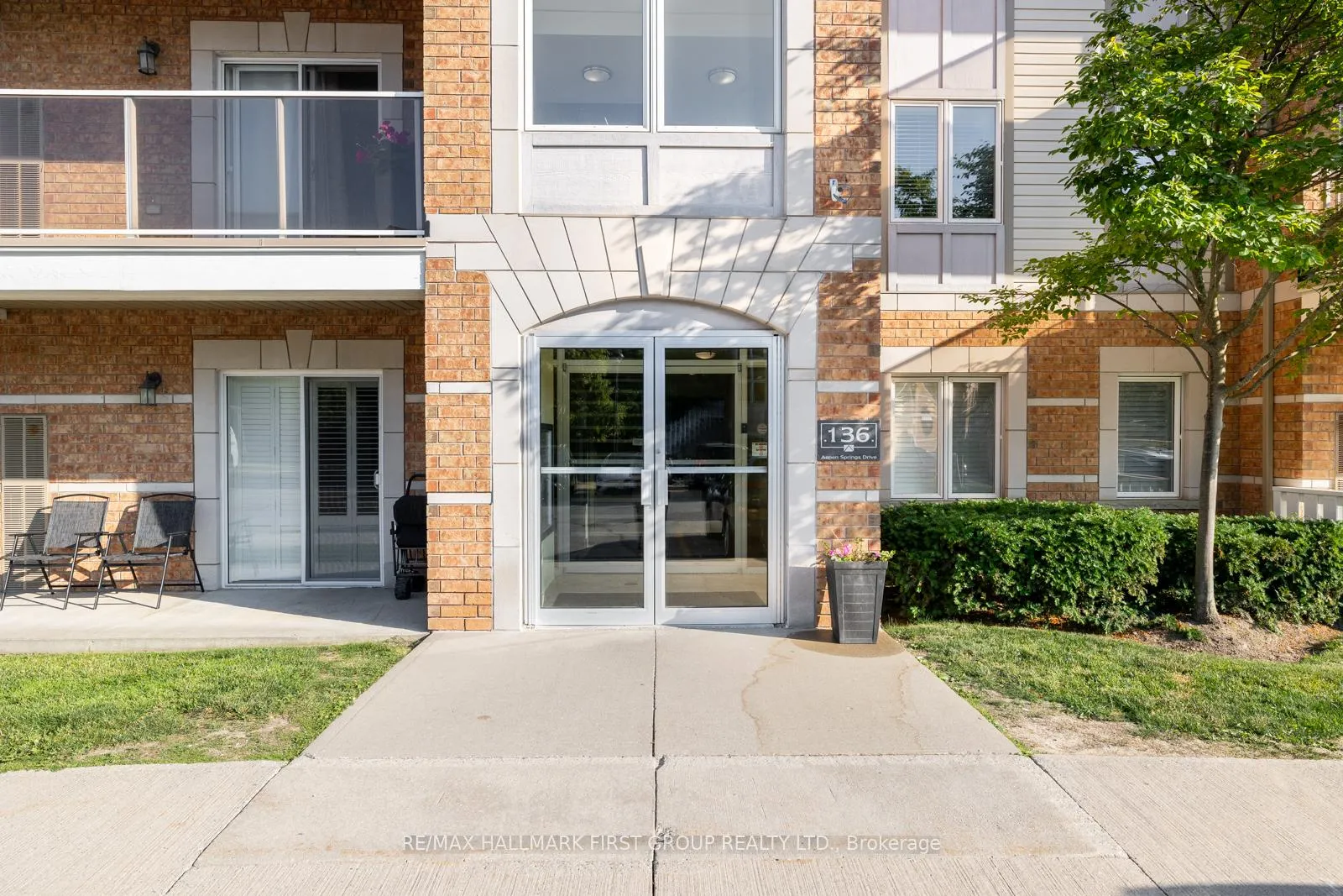 Photo 8 of Unit 309, 136 Aspen Springs Drive, Clarington, Bowmanville — HOMEH