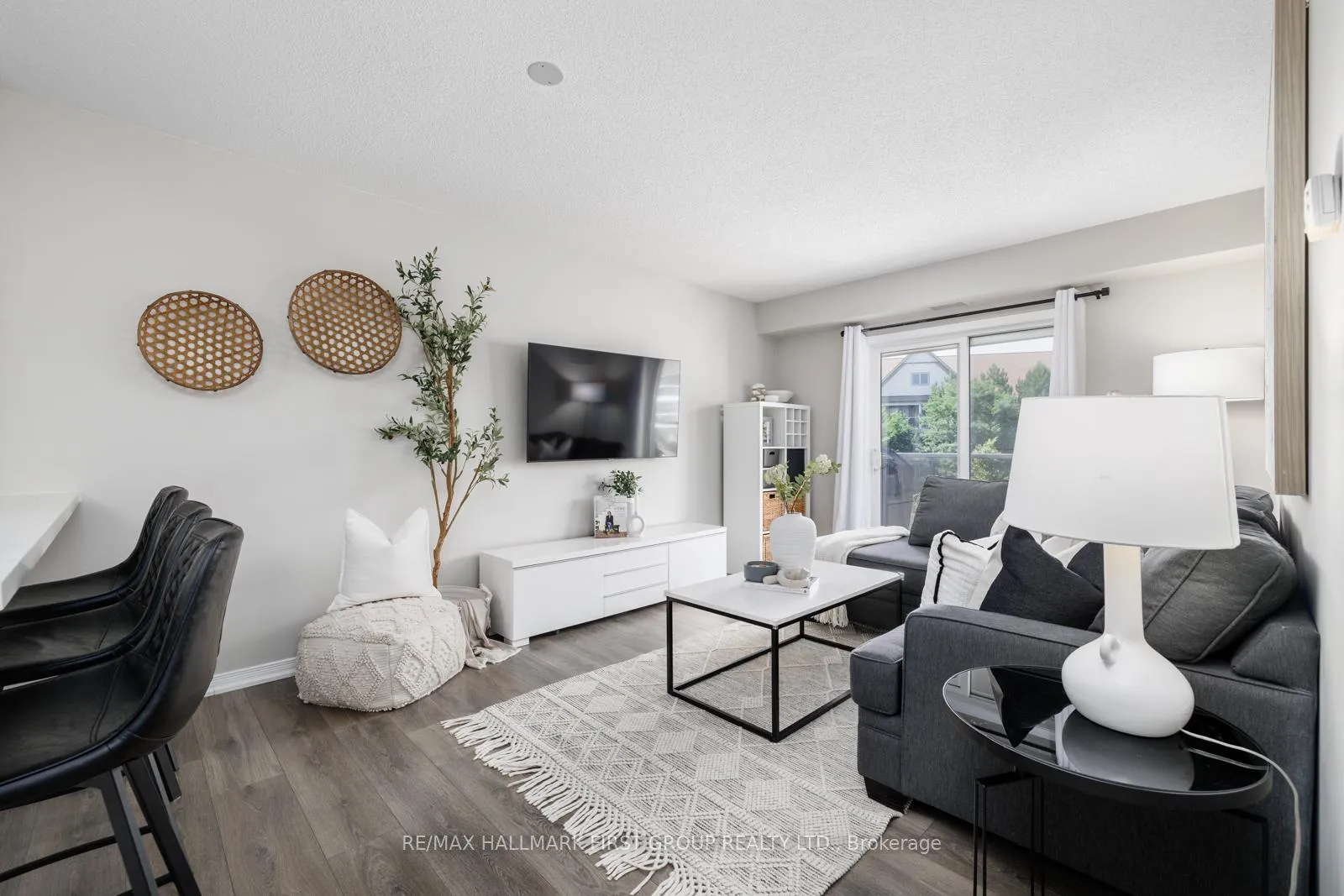 Photo 11 of Unit 309, 136 Aspen Springs Drive, Clarington, Bowmanville — HOMEH