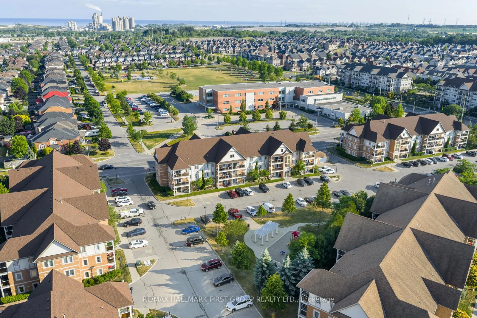 Photo 38 of Unit 309, 136 Aspen Springs Drive, Clarington, Bowmanville — HOMEH