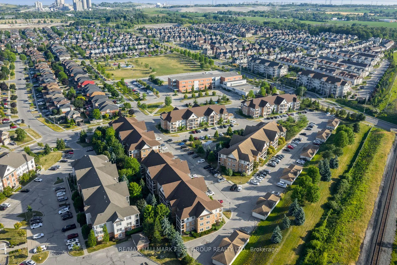 Photo 40 of Unit 309, 136 Aspen Springs Drive, Clarington, Bowmanville — HOMEH