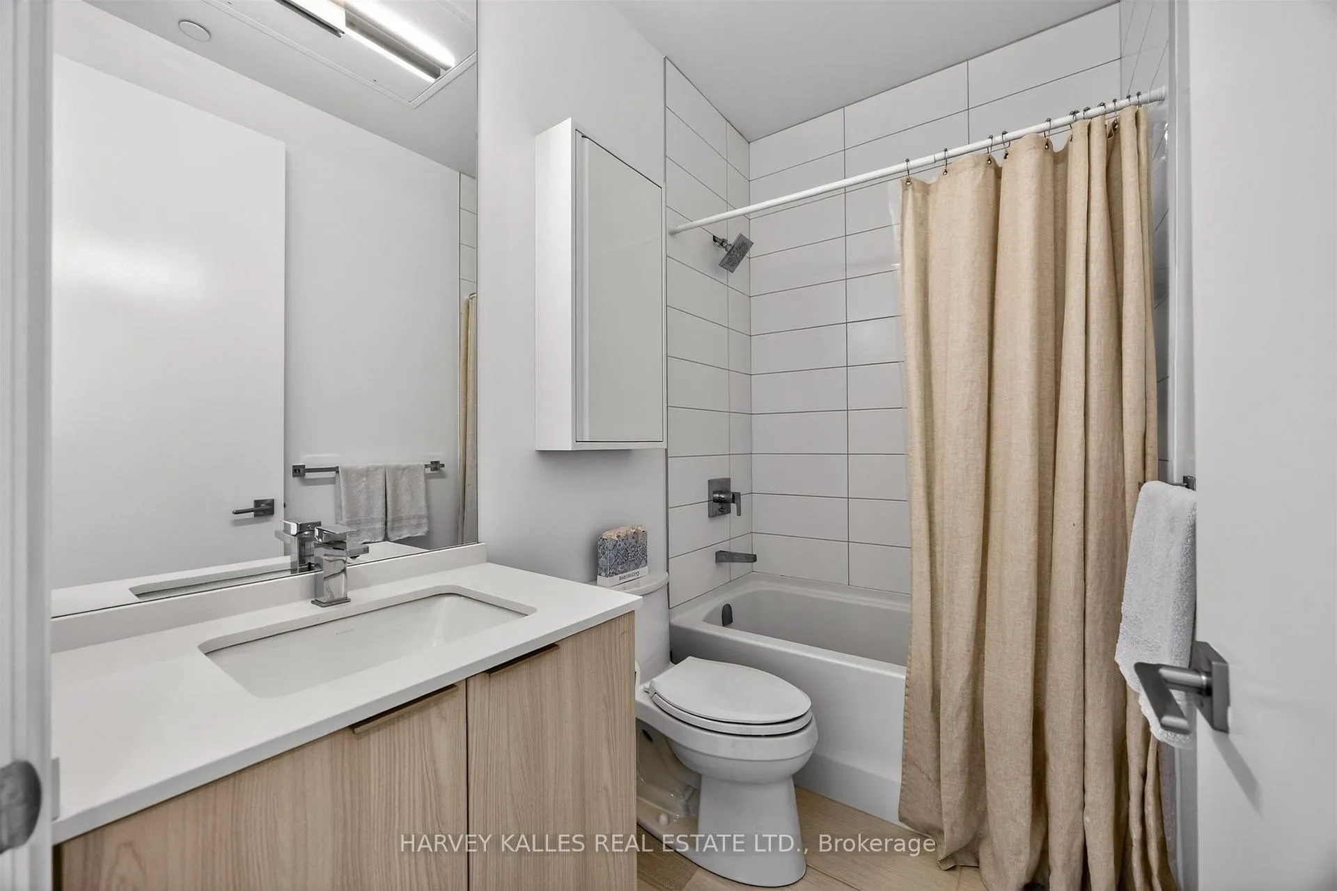 Photo 17 of Unit 2001, 20 Brin Drive, Etobicoke, Edenbridge-Humber Valley — HOMEH