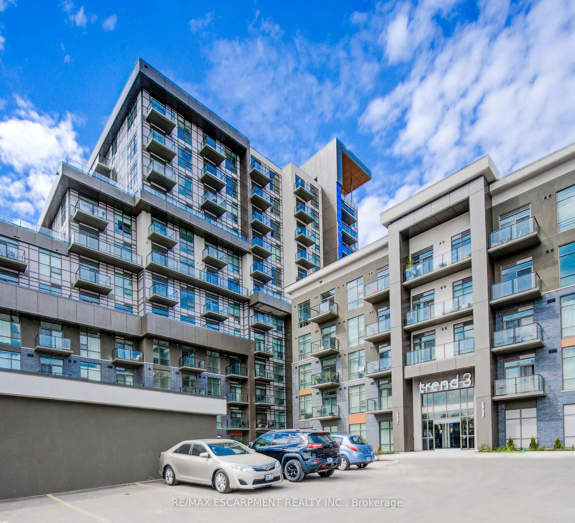 Front of Unit 1108, 470 Dundas Street E