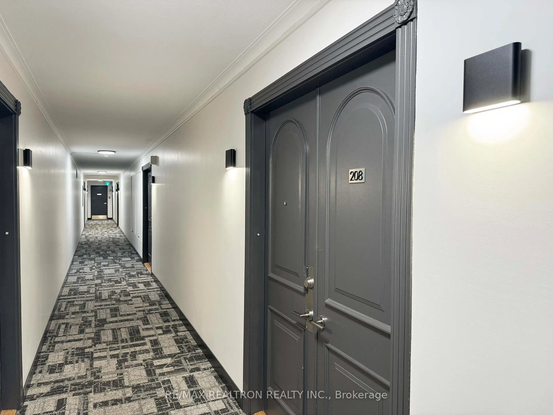 Front of Unit 208, 10 Shallmar Boulevard