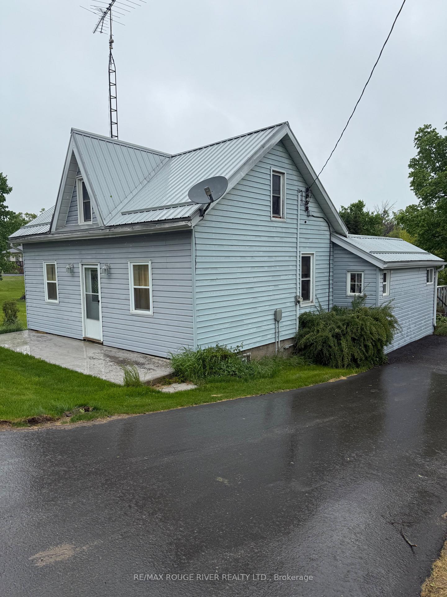 Photo 2 of 2435 Queen Mary Street, Cavan Monaghan, Cavan Twp — HOMEH