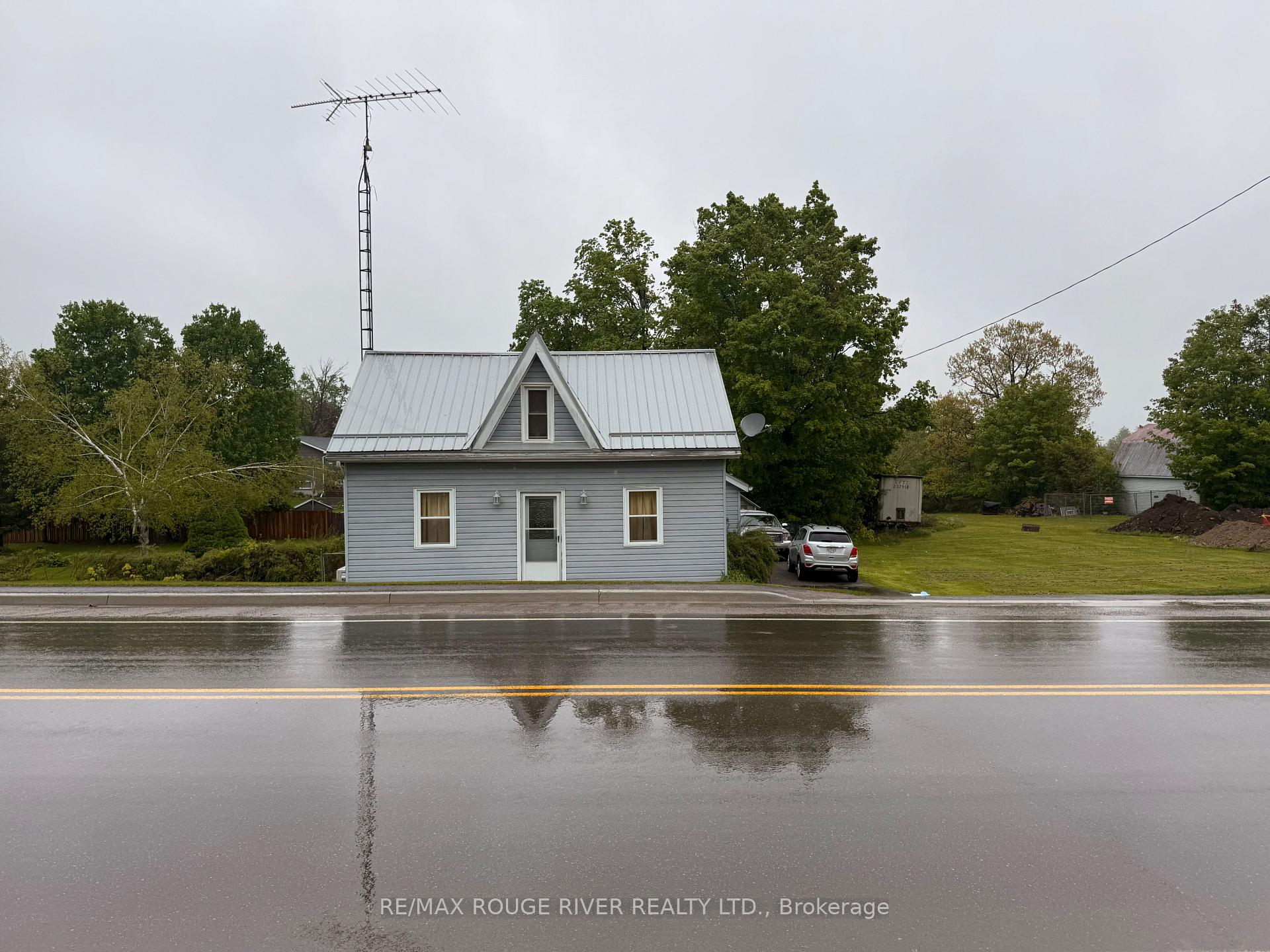 Photo 3 of 2435 Queen Mary Street, Cavan Monaghan, Cavan Twp — HOMEH