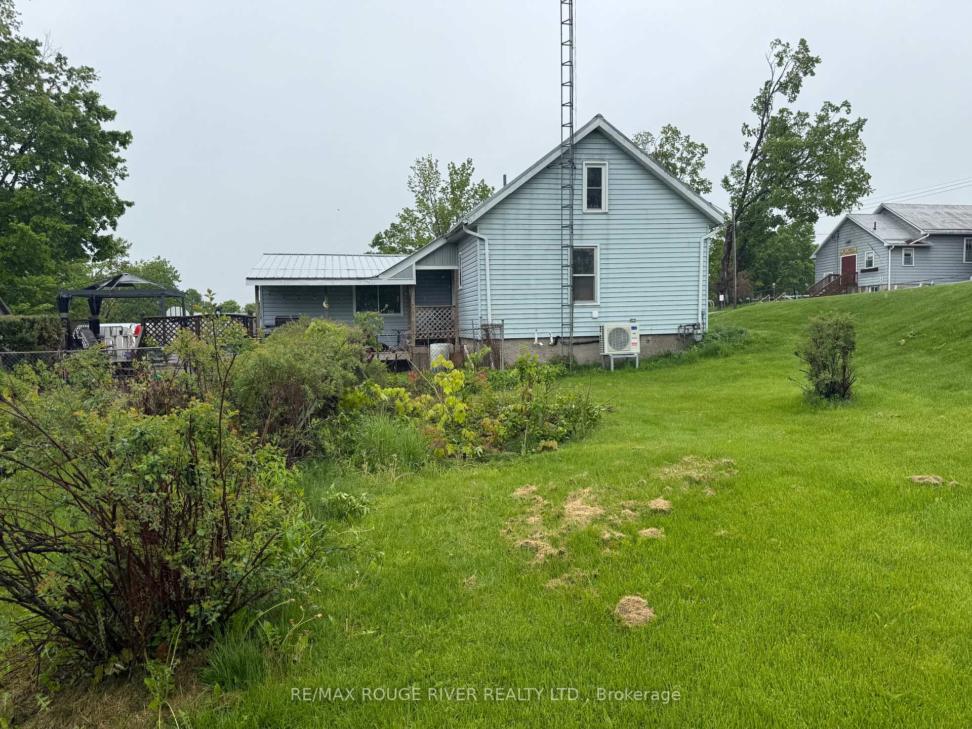 Photo 4 of 2435 Queen Mary Street, Cavan Monaghan, Cavan Twp — HOMEH