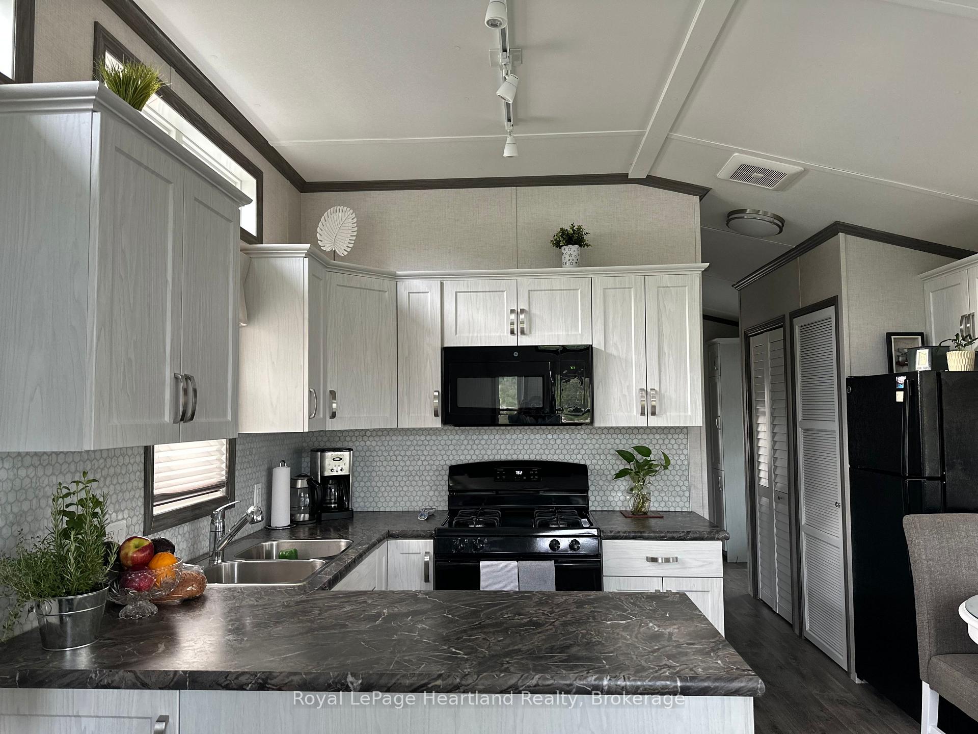 Photo 9 of Unit #H-12, 100 North Harbour Road, Goderich, Goderich (Town) — HOMEH