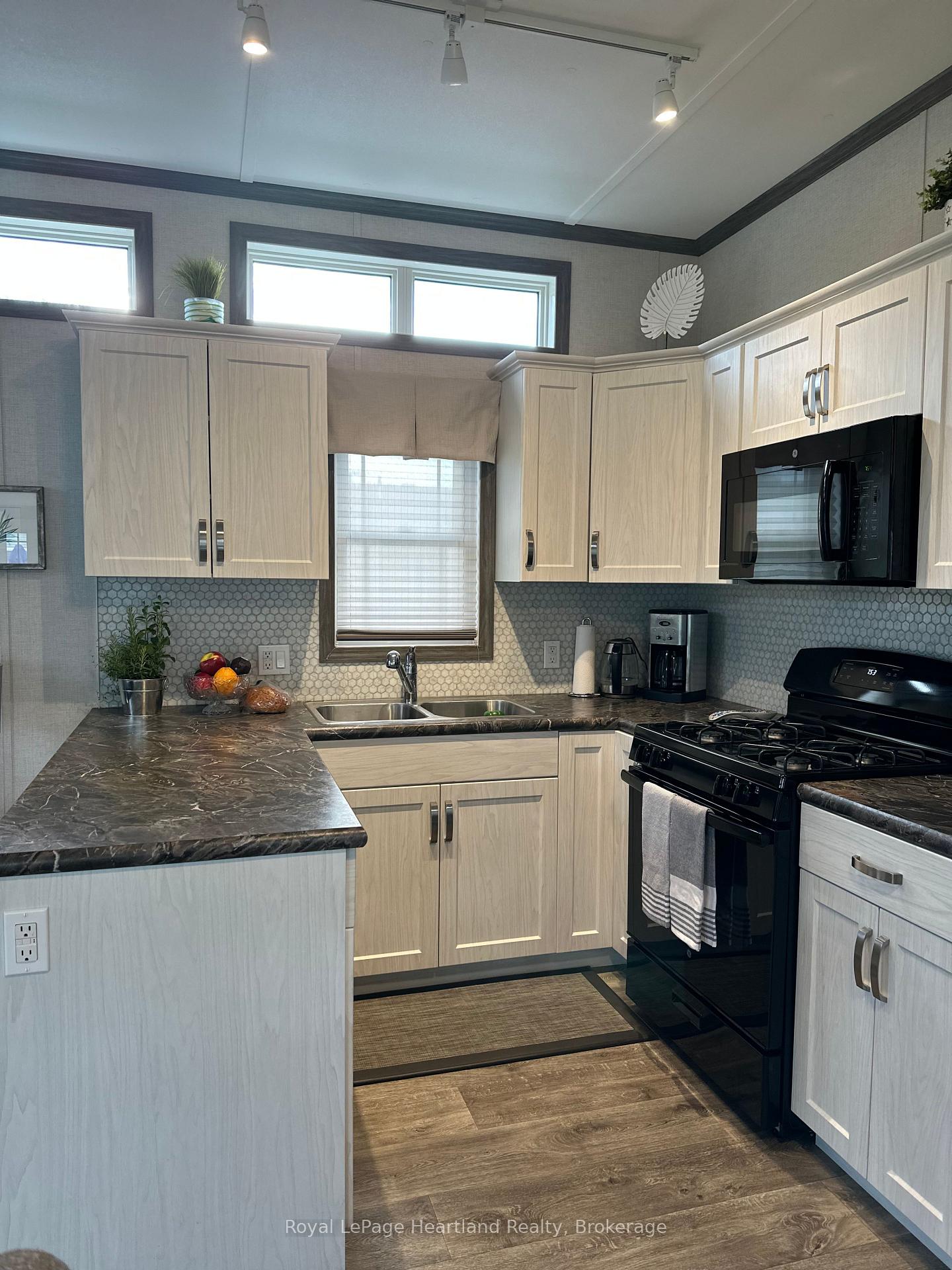 Photo 10 of Unit #H-12, 100 North Harbour Road, Goderich, Goderich (Town) — HOMEH
