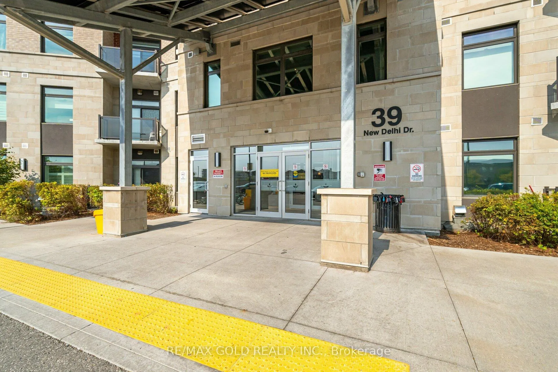 Photo 3 of Unit 209, 39 New Delhi Drive, Markham, Cedarwood — HOMEH