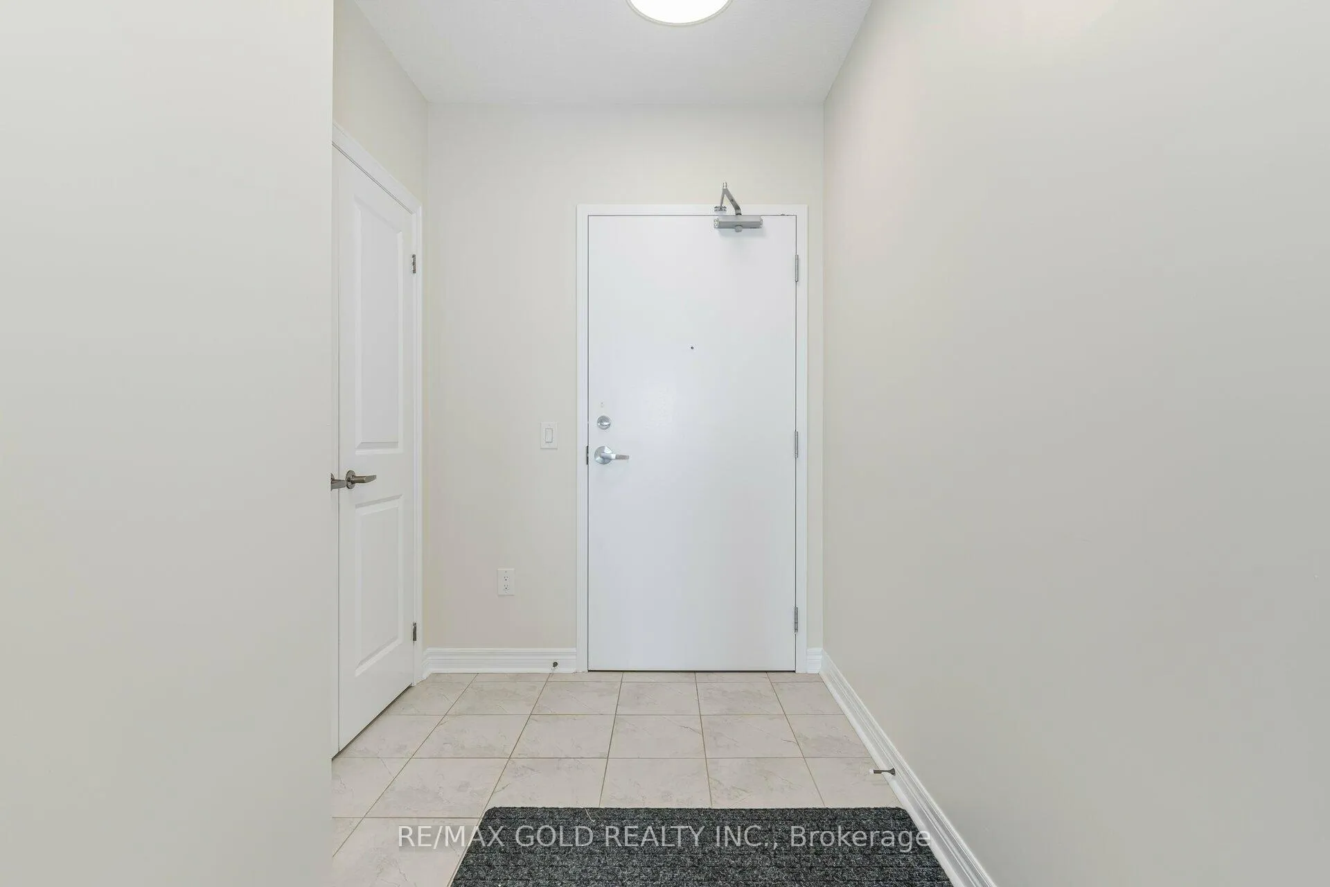 Photo 6 of Unit 209, 39 New Delhi Drive, Markham, Cedarwood — HOMEH