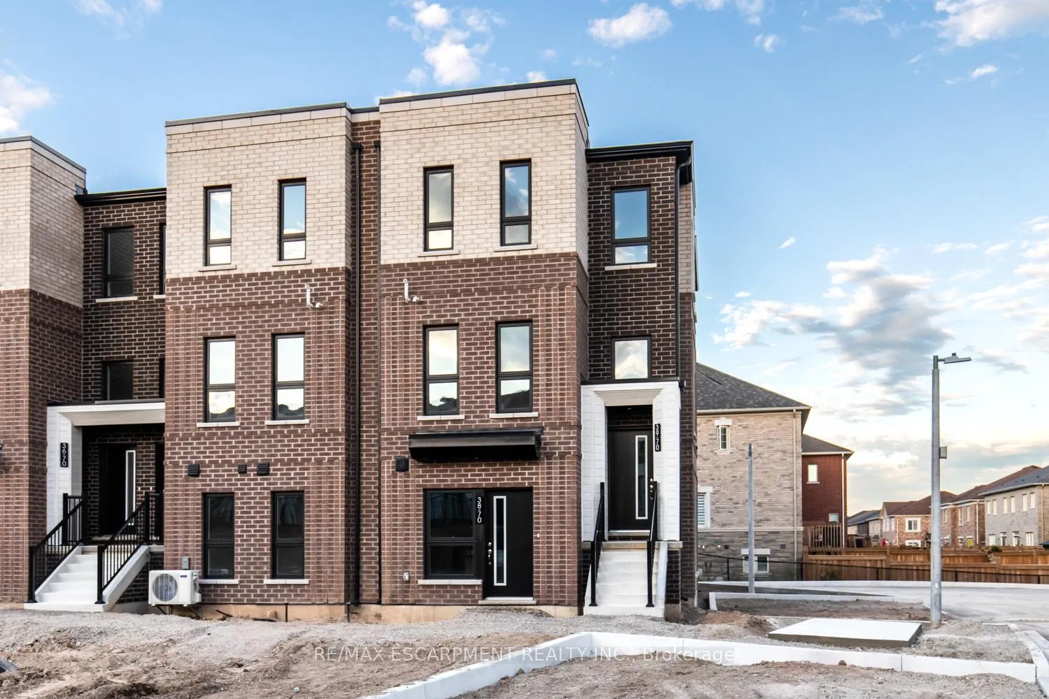 Photo 1 of Unit 39, 70 Kenesky Drive, Hamilton, Waterdown — HOMEH