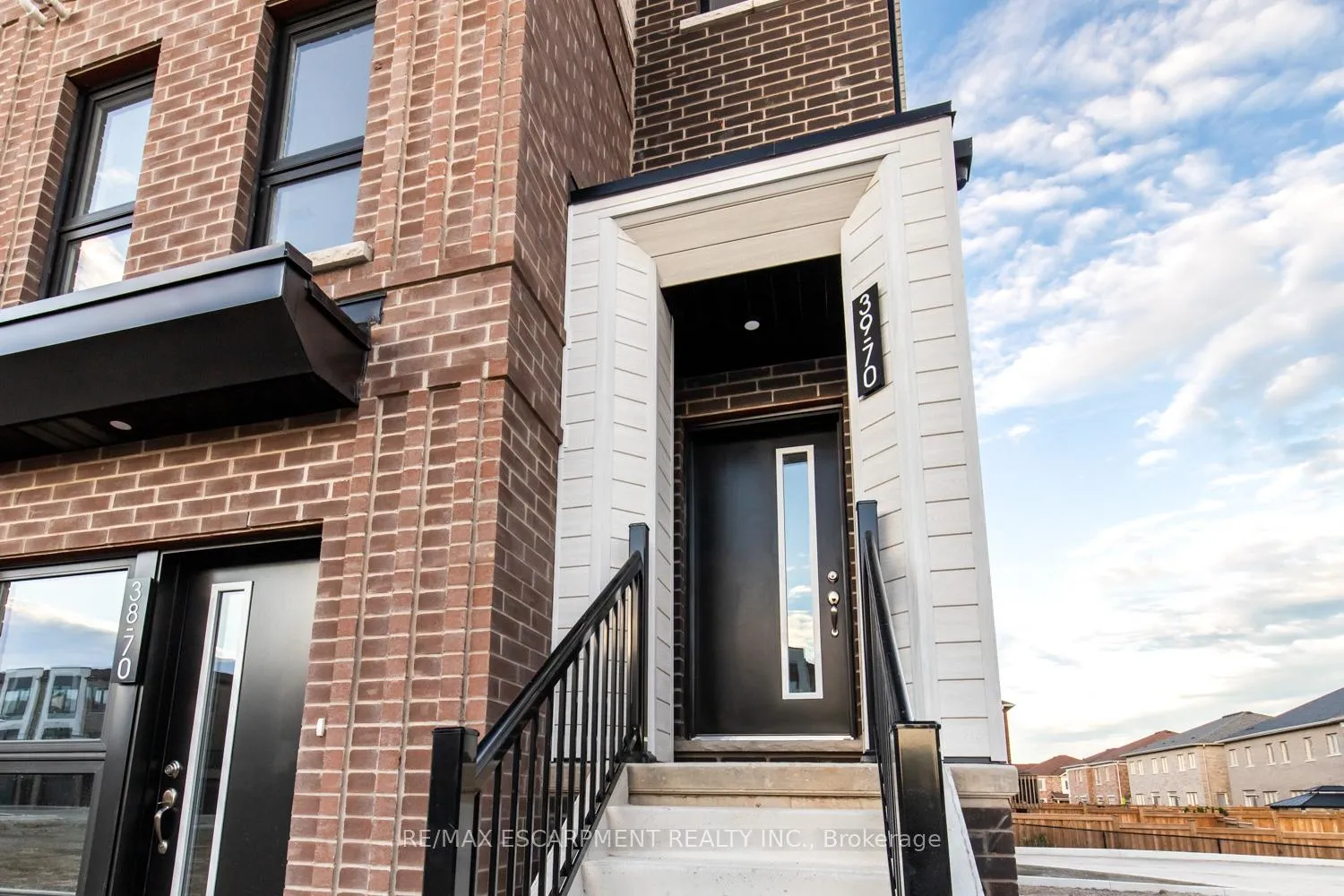 Photo 3 of Unit 39, 70 Kenesky Drive, Hamilton, Waterdown — HOMEH