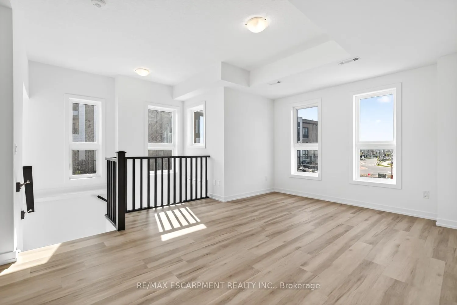 Photo 5 of Unit 39, 70 Kenesky Drive, Hamilton, Waterdown — HOMEH