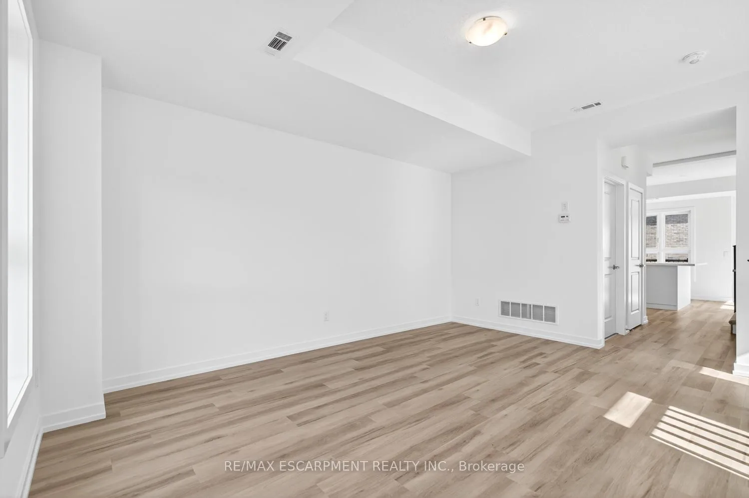 Photo 6 of Unit 39, 70 Kenesky Drive, Hamilton, Waterdown — HOMEH