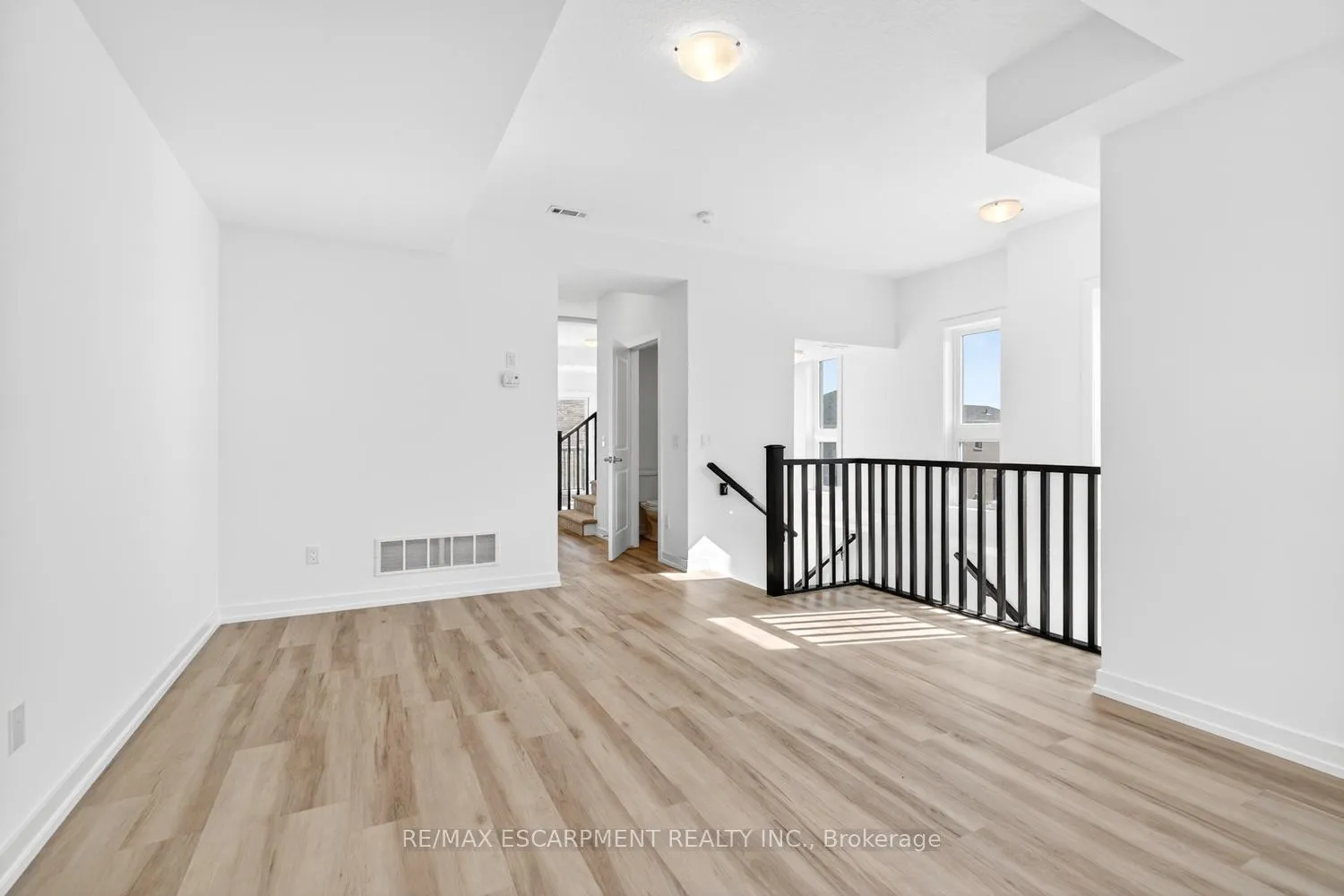 Photo 7 of Unit 39, 70 Kenesky Drive, Hamilton, Waterdown — HOMEH