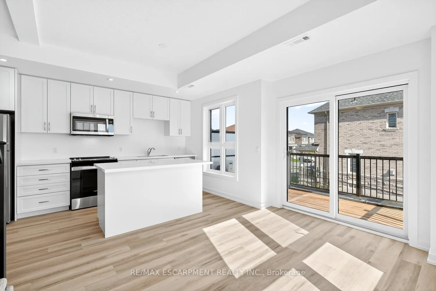 Photo 10 of Unit 39, 70 Kenesky Drive, Hamilton, Waterdown — HOMEH