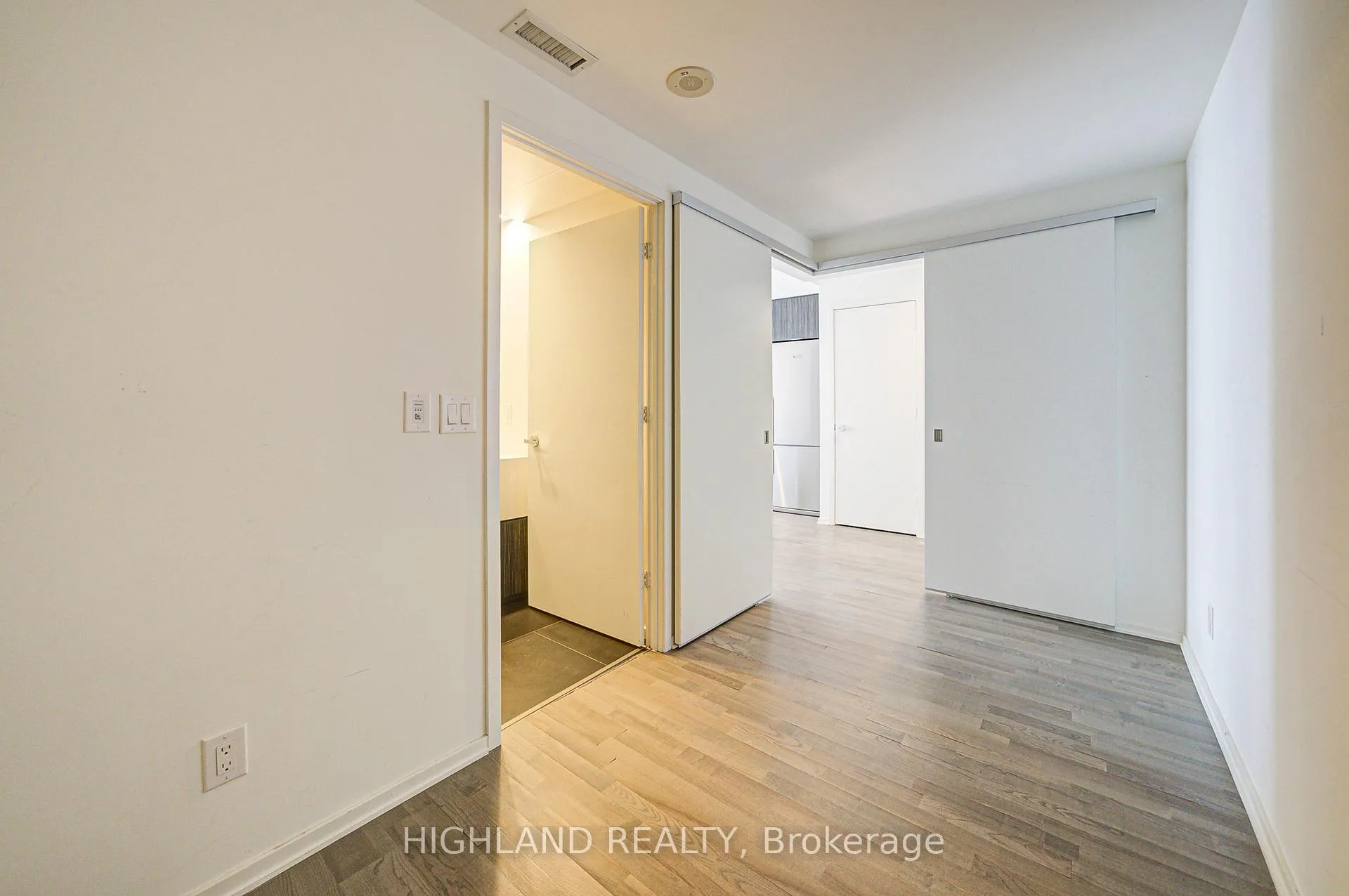 Photo 7 of Unit 3709, 1 Bloor Street E, Toronto, Church-Yonge Corridor — HOMEH