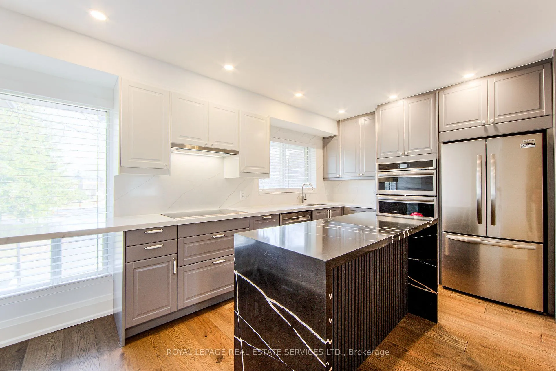 Photo 2 of 27 Poplar Crescent, Aurora, Aurora Highlands — HOMEH