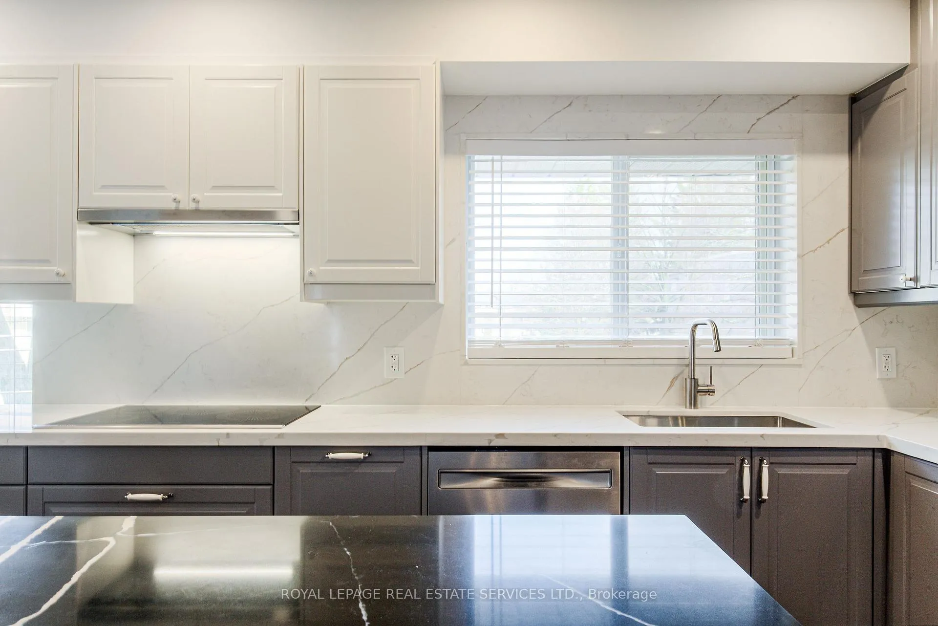 Photo 4 of 27 Poplar Crescent, Aurora, Aurora Highlands — HOMEH